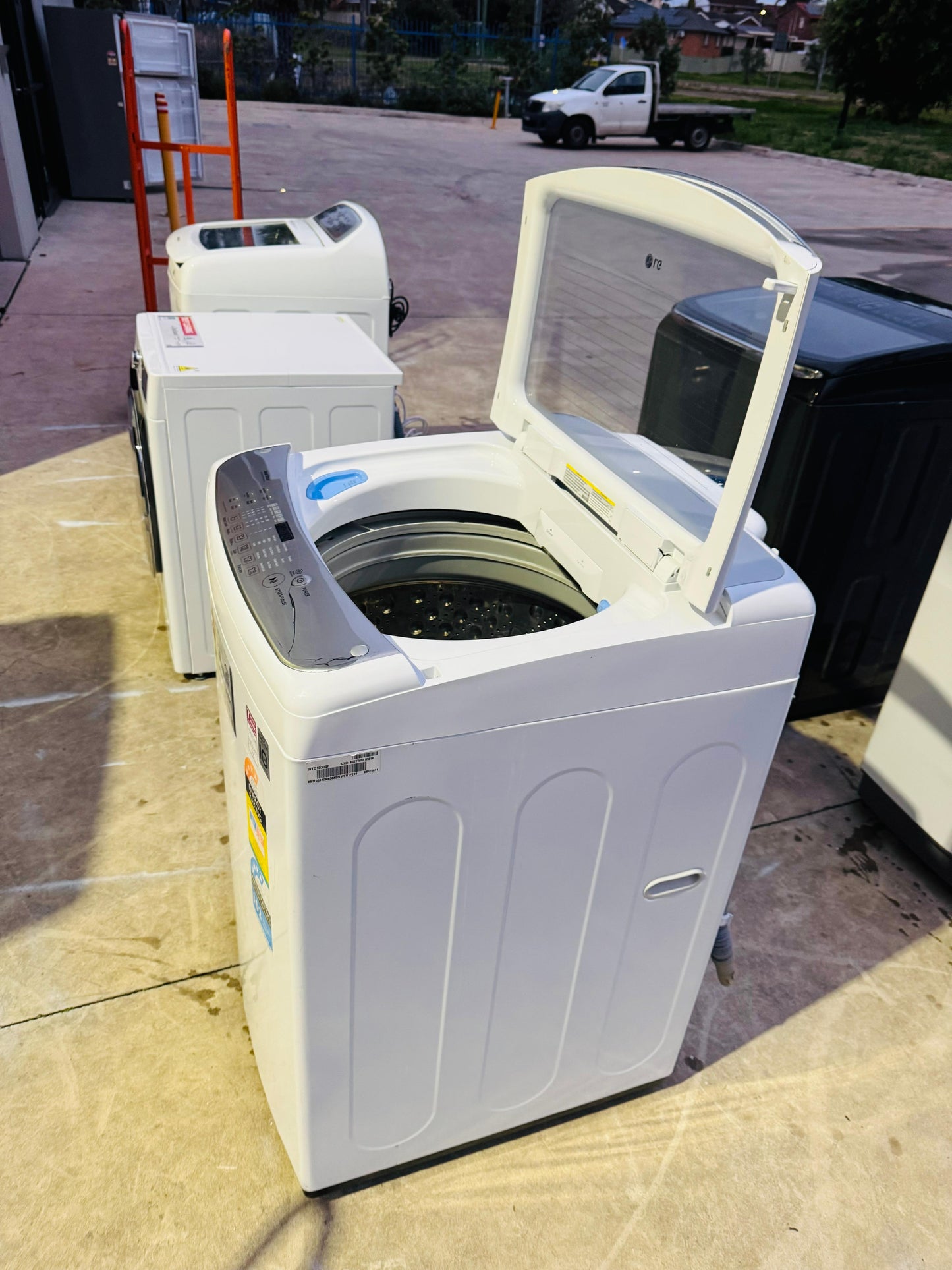 LG 10 KGS TOP LOADER WASHING MACHINE