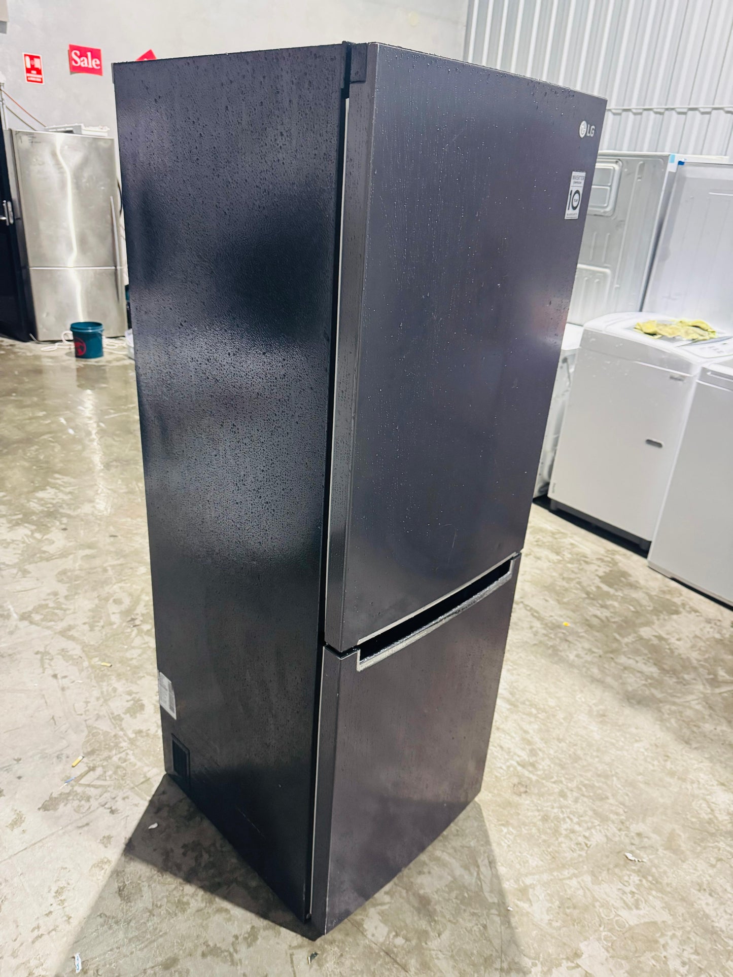 LG 335 LITRES FRIDGE FREEZER & WATER DISPENSER