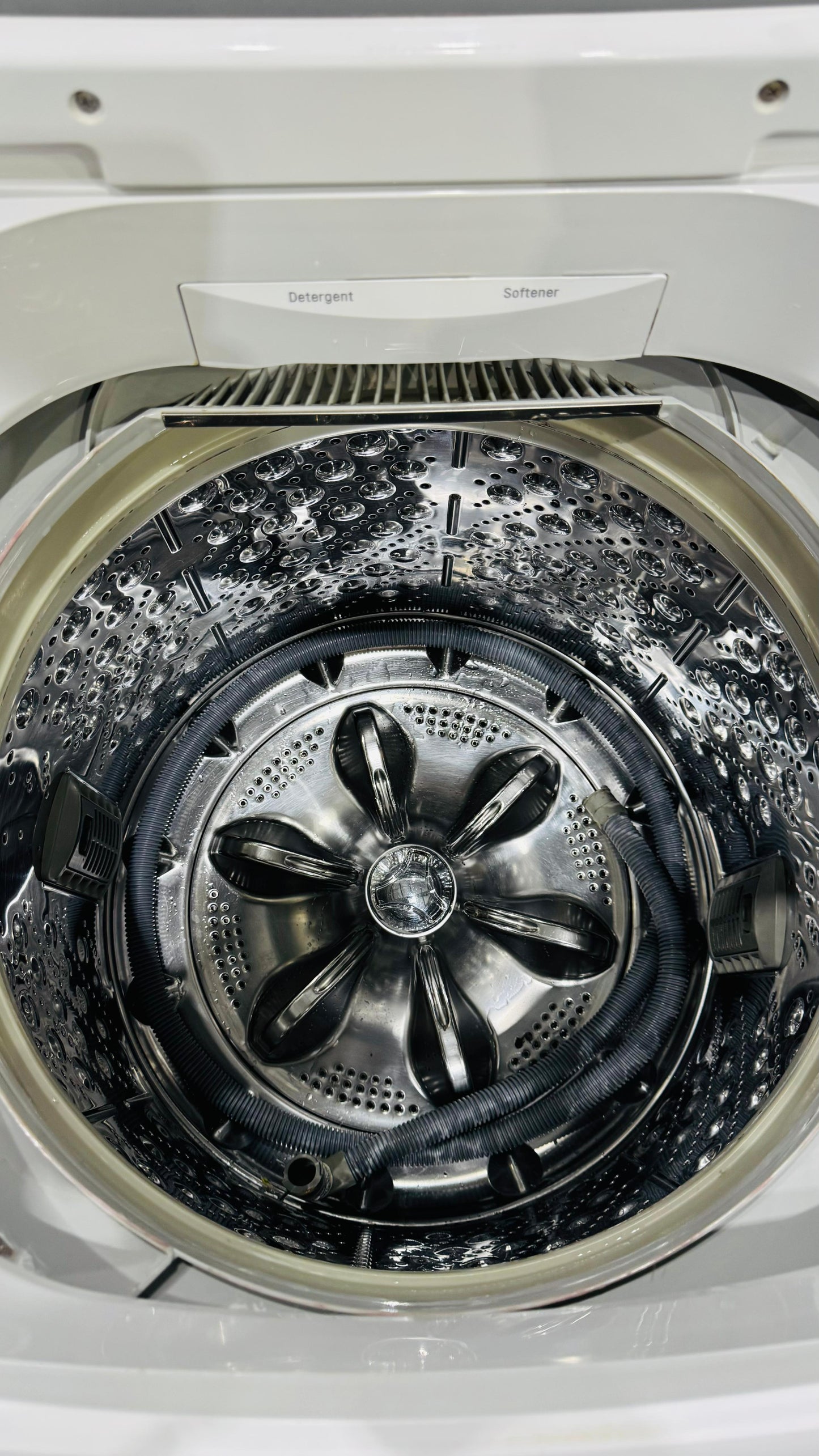 LG 8KGS TOP LOADER WASHING MACHINE