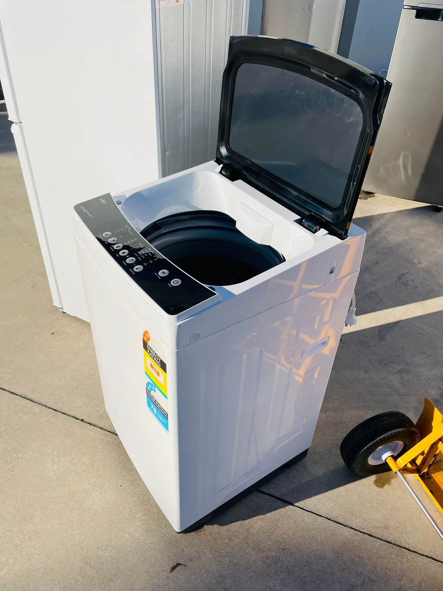 ESATO 207 LITRES FRIDGE FREEZER & SOLT 5.5 KGS TOP LOADER WASHING MACHINE COMBO PACKAGE DEAL
