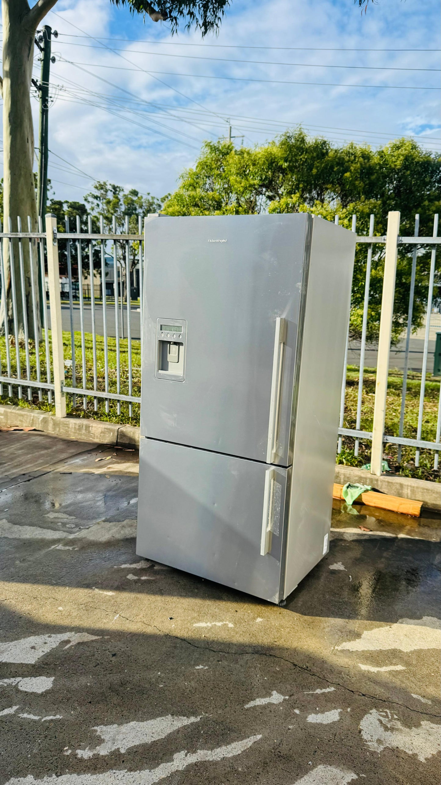 FISHER AND PAYKEL 519 LITRES FRIDGE FREEZER