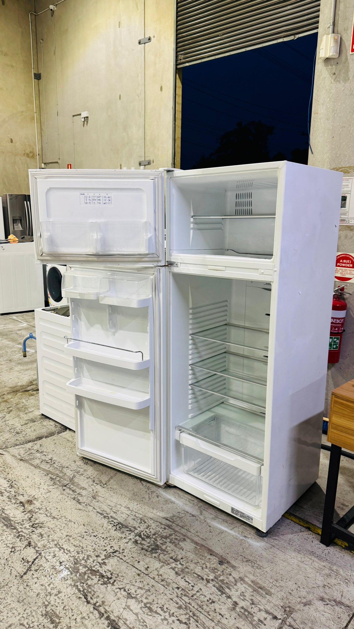 FISHER AND PAYKEL 411 LITRES FRIDGE FREEZER