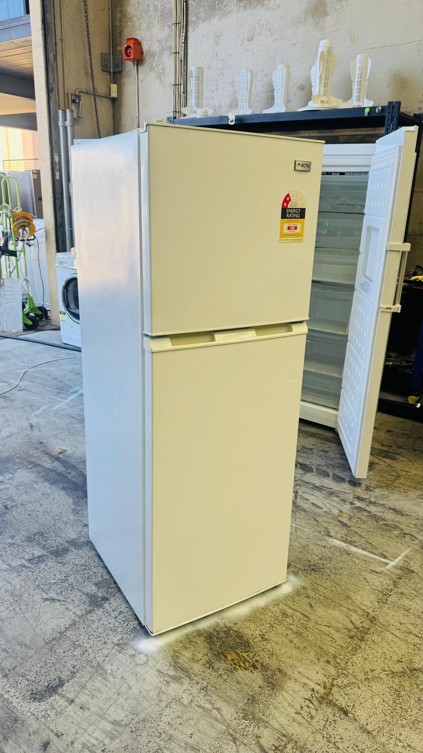 ARCTIC 239 LITRES FRIDGE FREEZER
