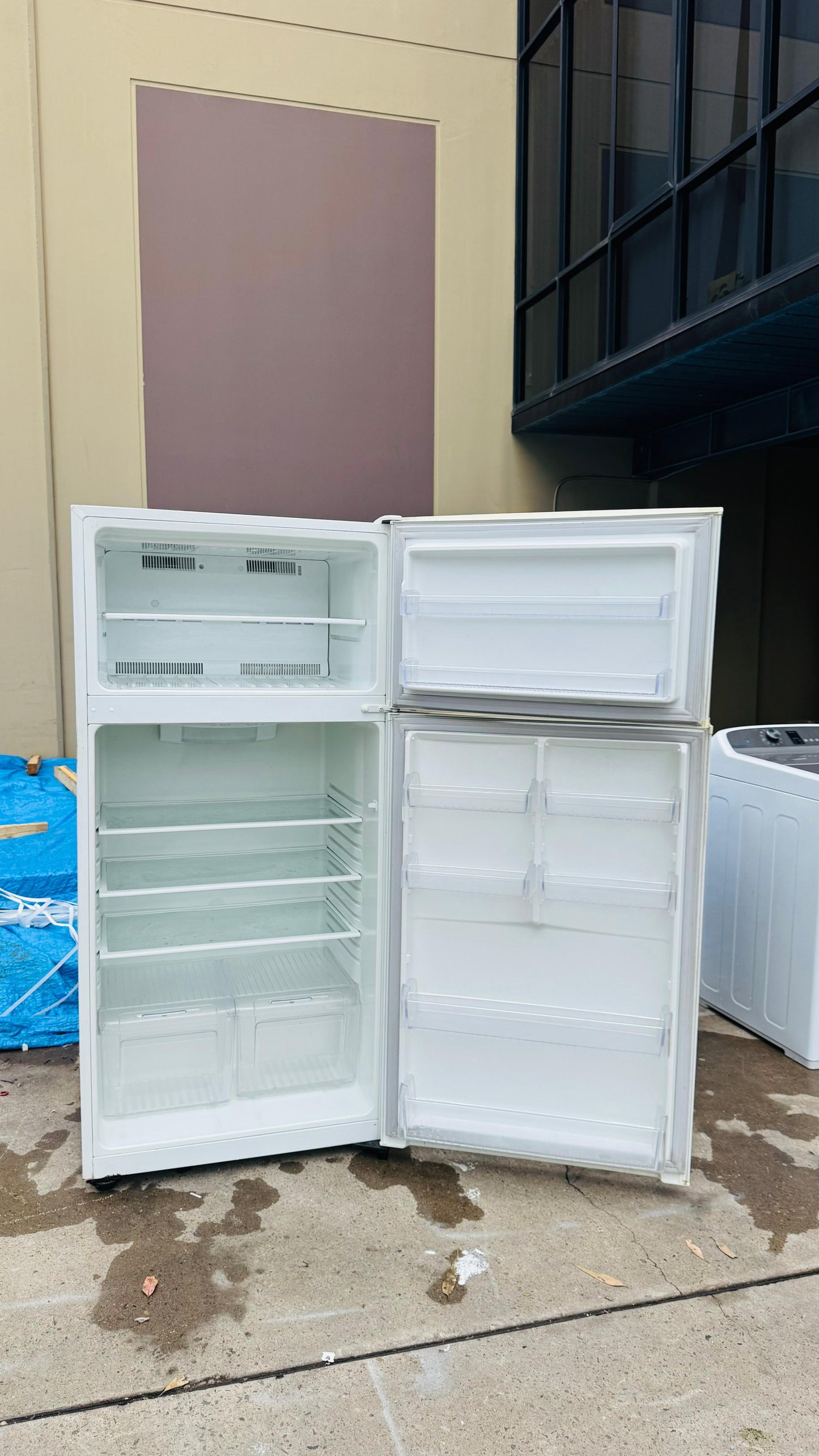KELVINATOR 520 LITRES FRIDGE FREEZER