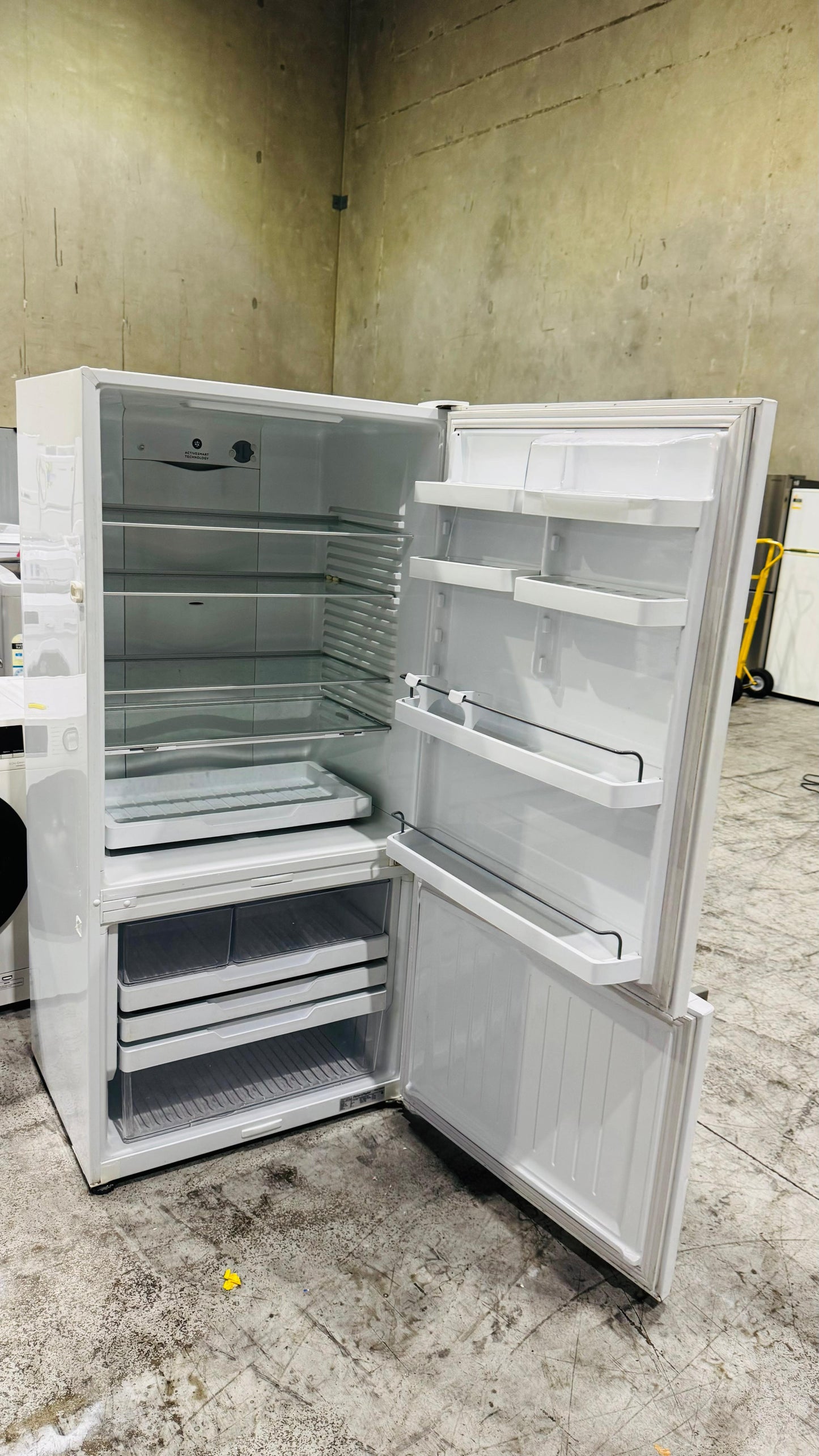 FISHER AND PAYKEL 522 LITRES FRIDGE FREEZER