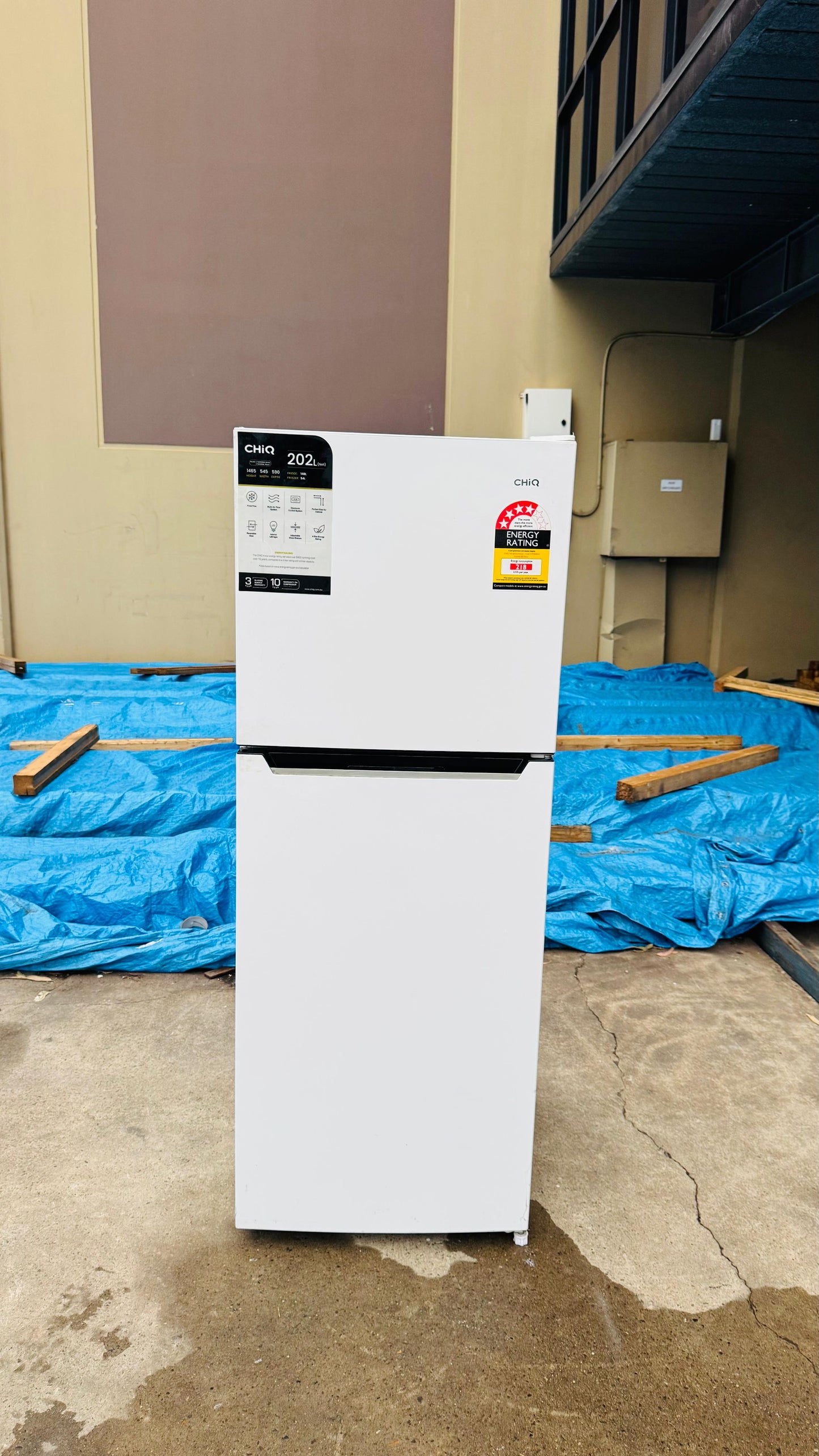 CHIQ 202 LITRES FRIDGE FREEZER