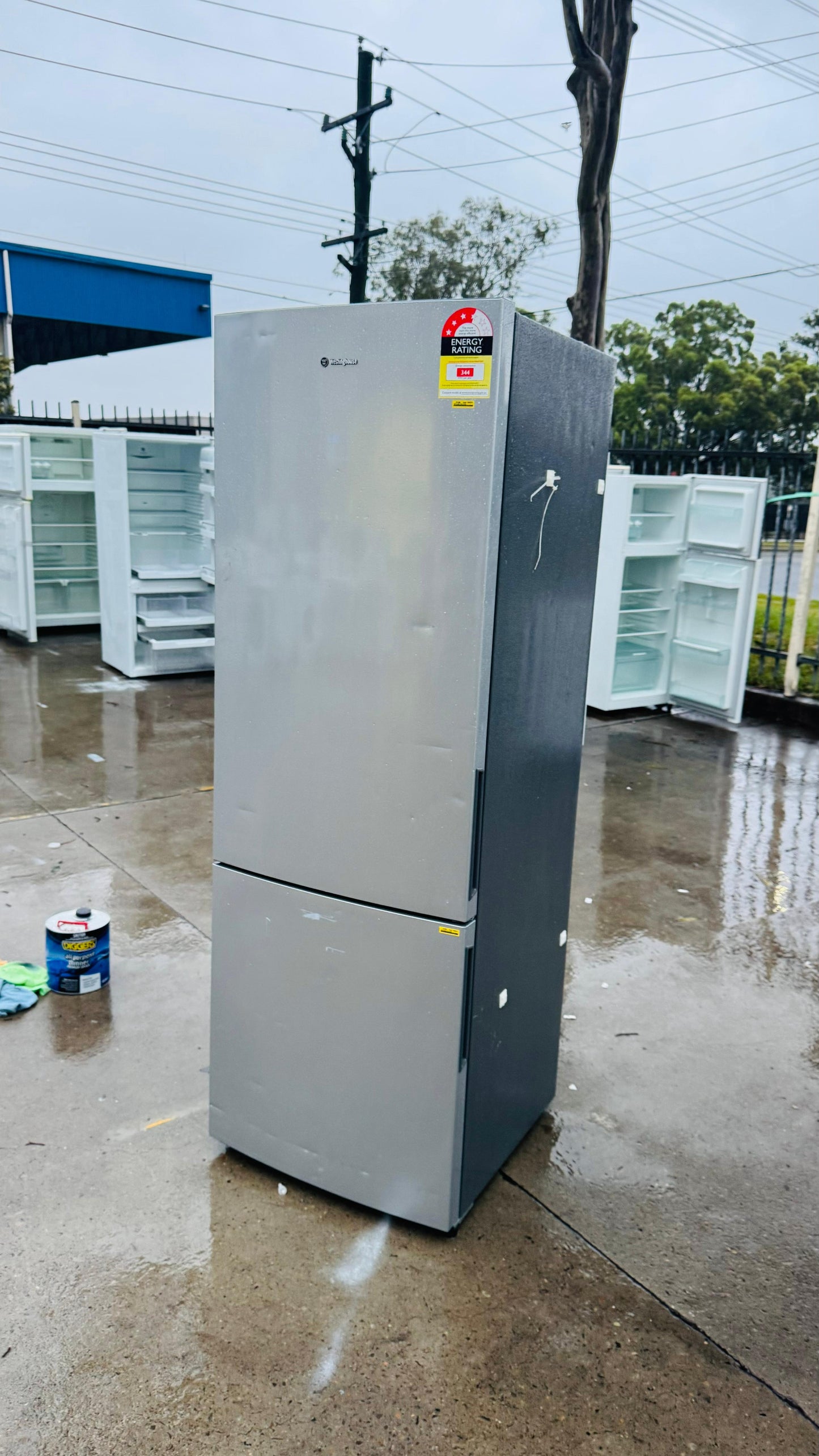 WESTINGHOUSE 370 LITRES FRIDGE FREEZER