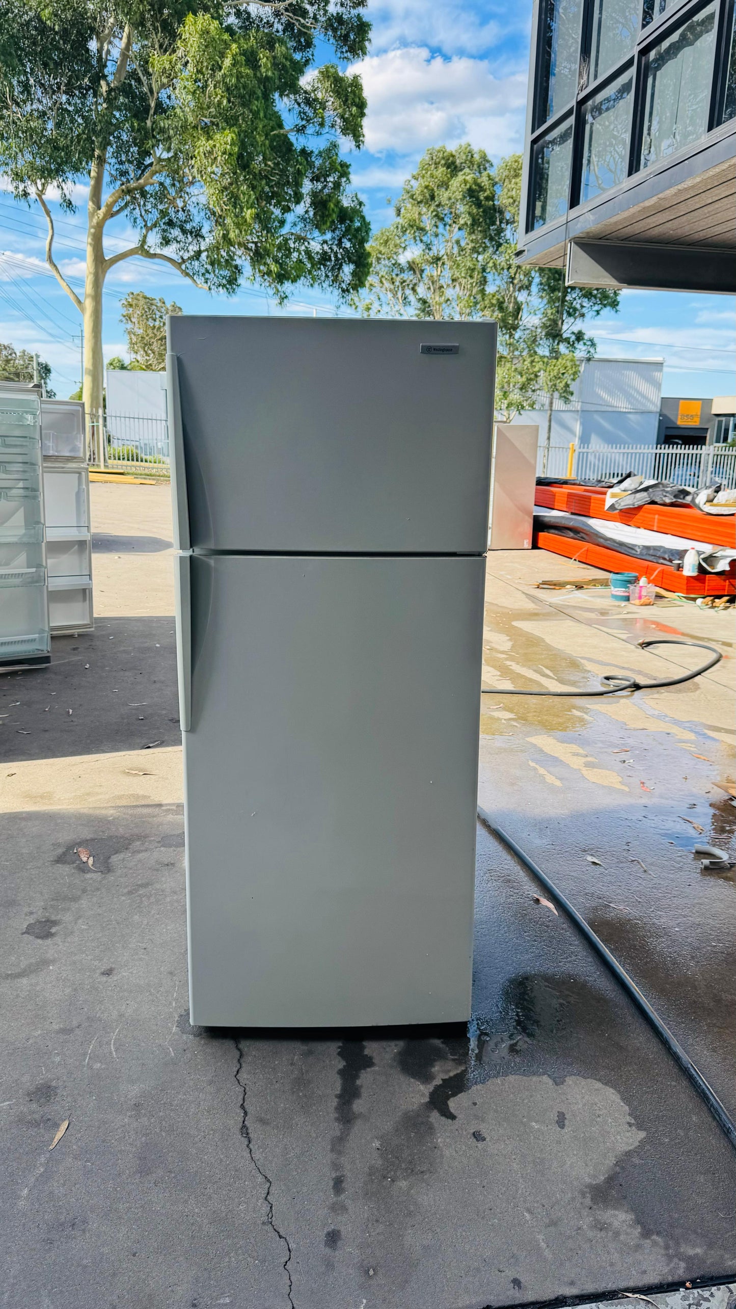 WESTINGHOUSE 390 LITRES FRIDGE FREEZER