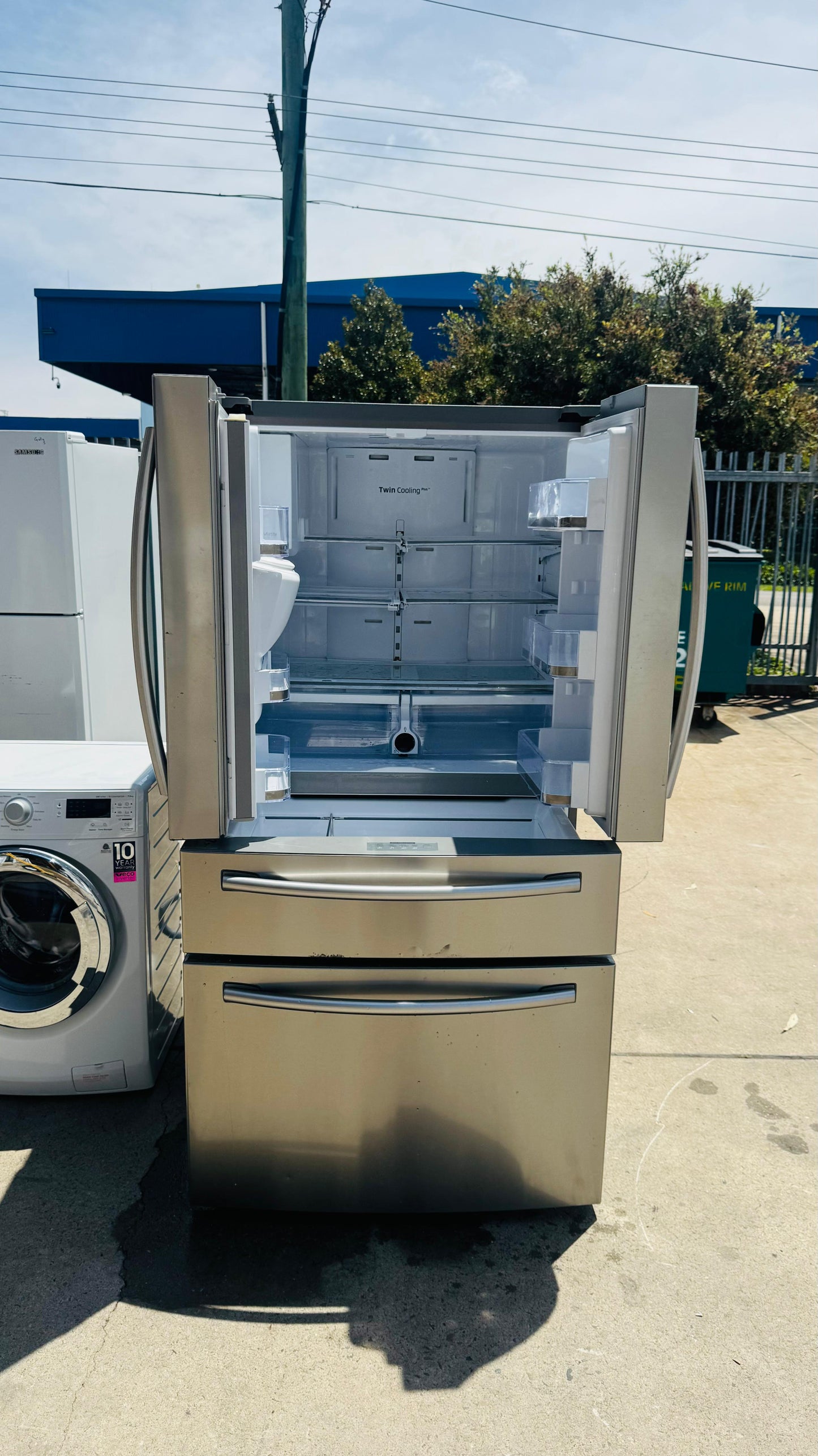 SAMSUNG 680 LITRES FRENCH DOOR FRIDGE FREEZER