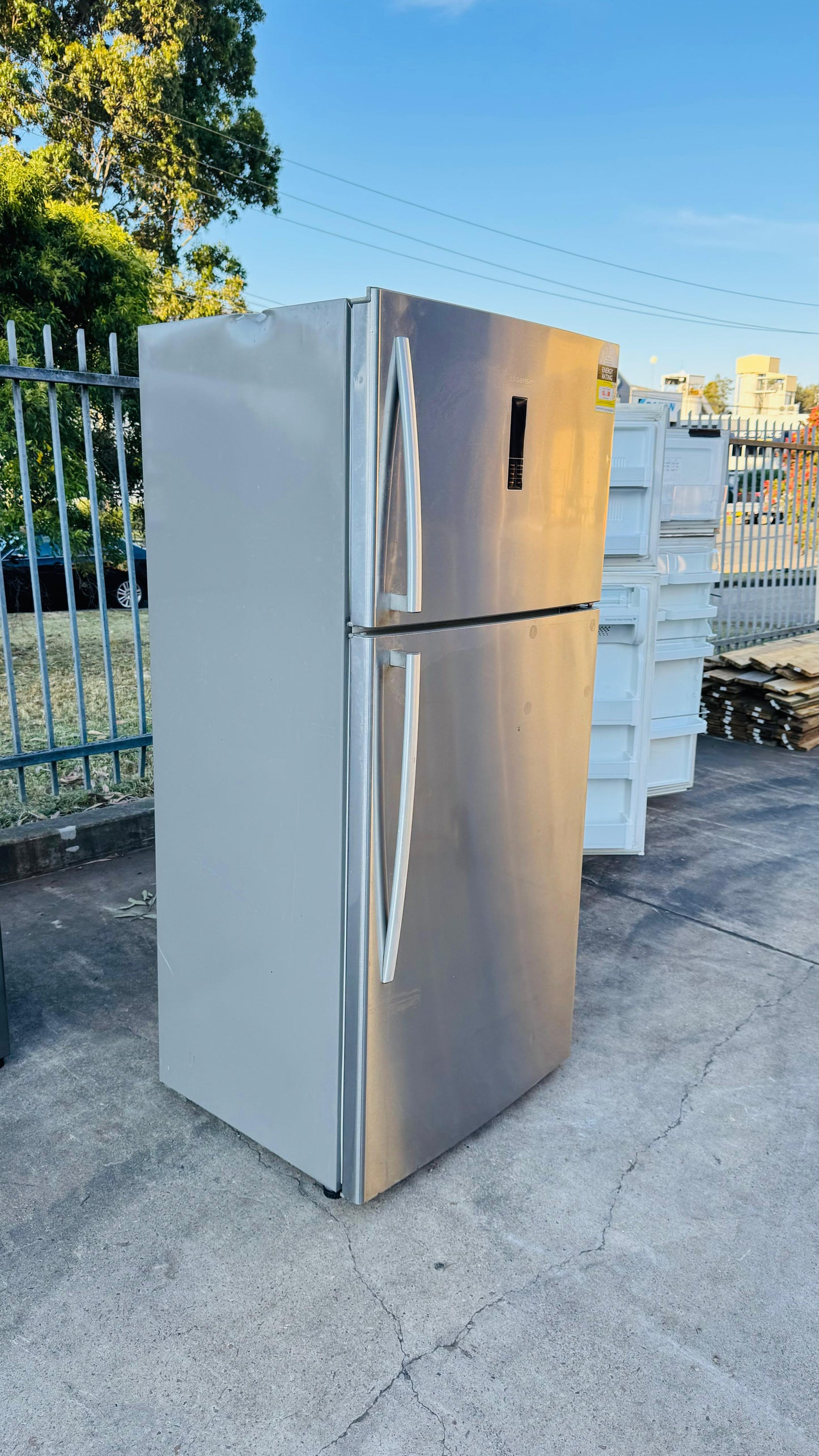 HISENSE 526 LITRES FRIDGE FREEZER