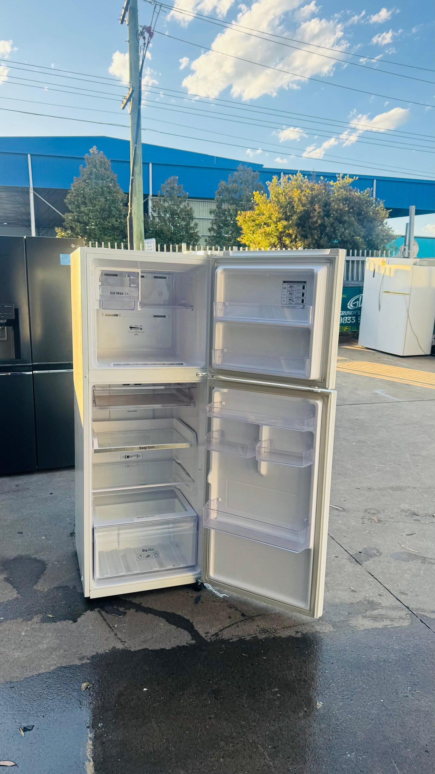SAMSUNG 320 LITRES FRIDGE FREEZER