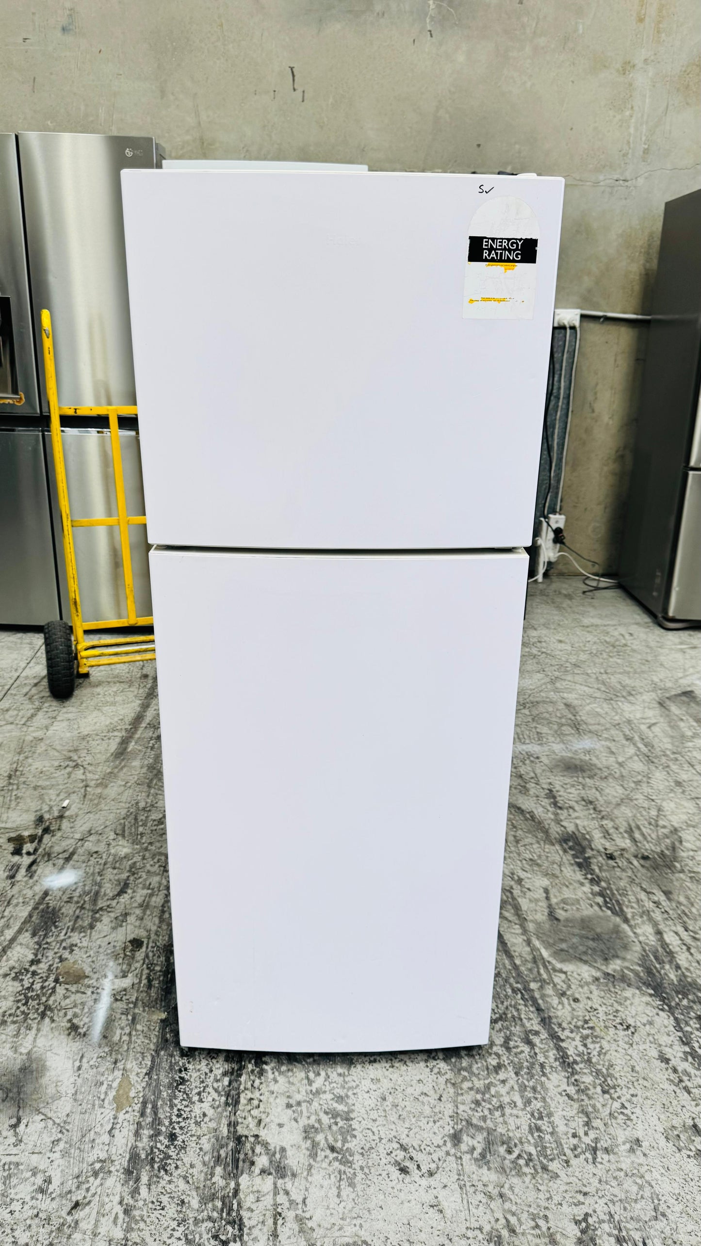 HAIER 224 LITRES FRIDGE FREEZER