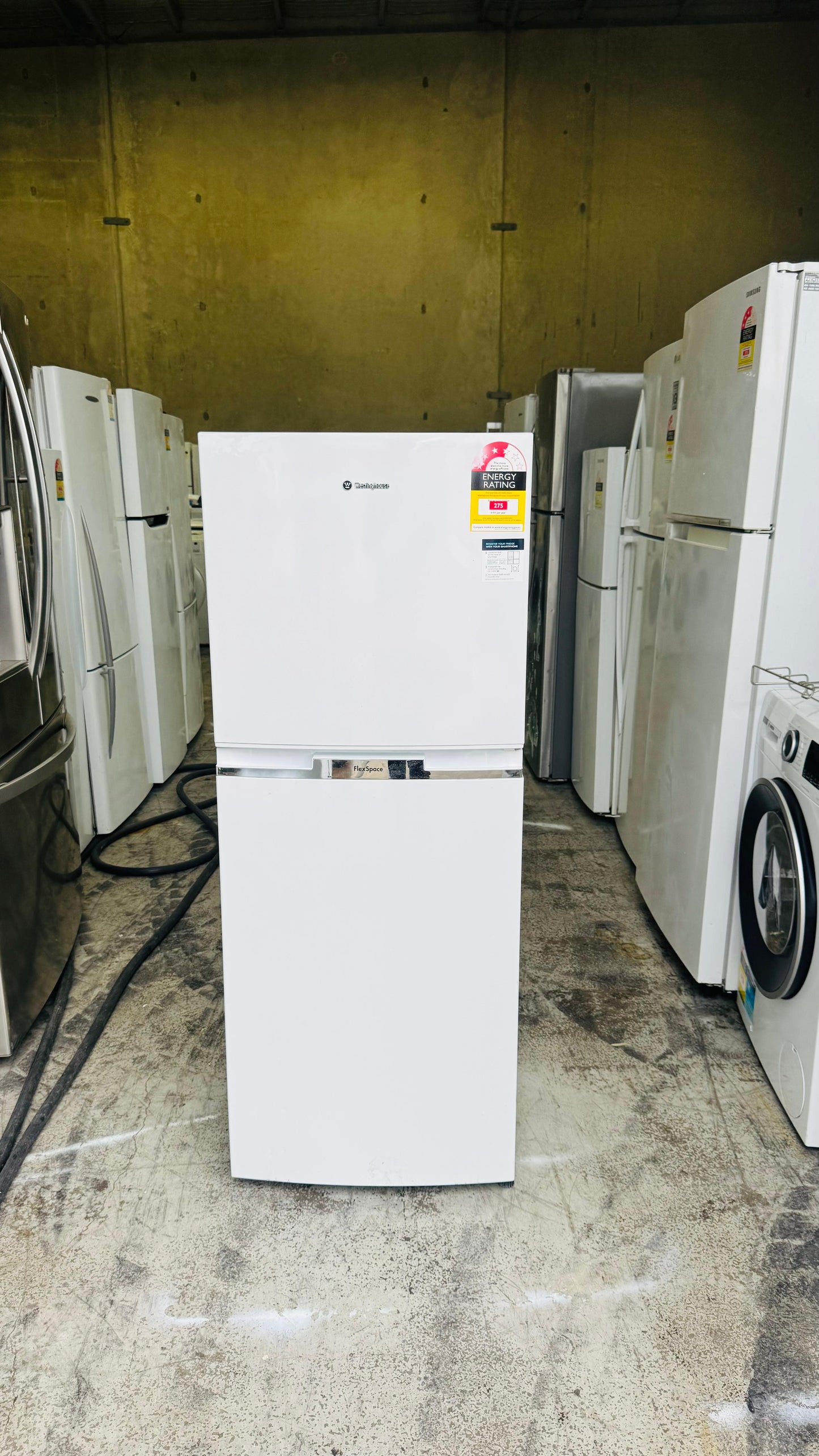 WESTINGHOUSE 230 LITRES FRIDGE FREEZER