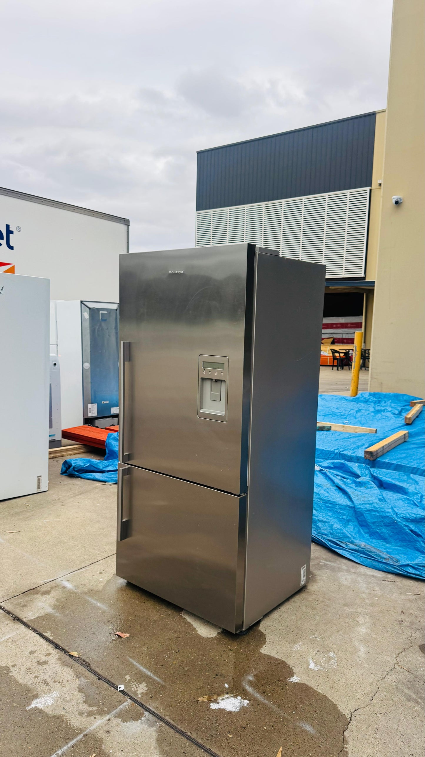 FISHER AND PAYKEL 519 LITRES FRIDGE FREEZER