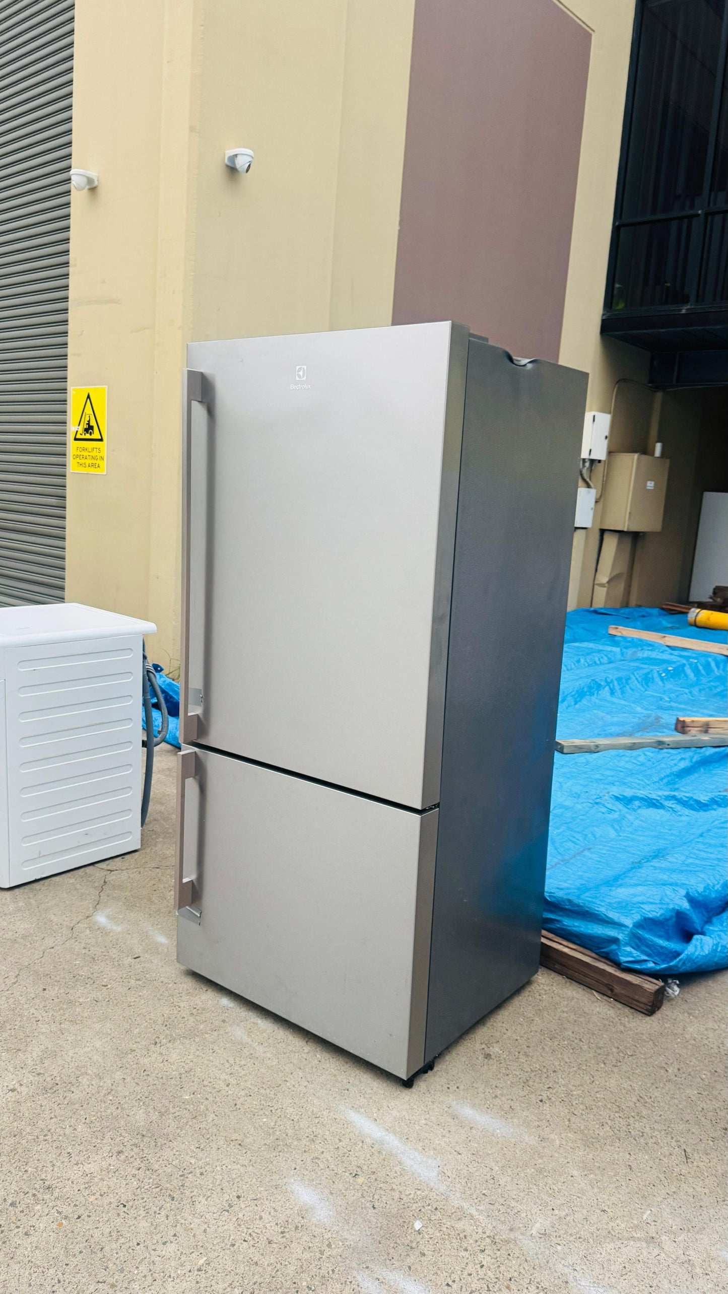 ELECTOLUX 529 LITRES FRIDGE FREEZER