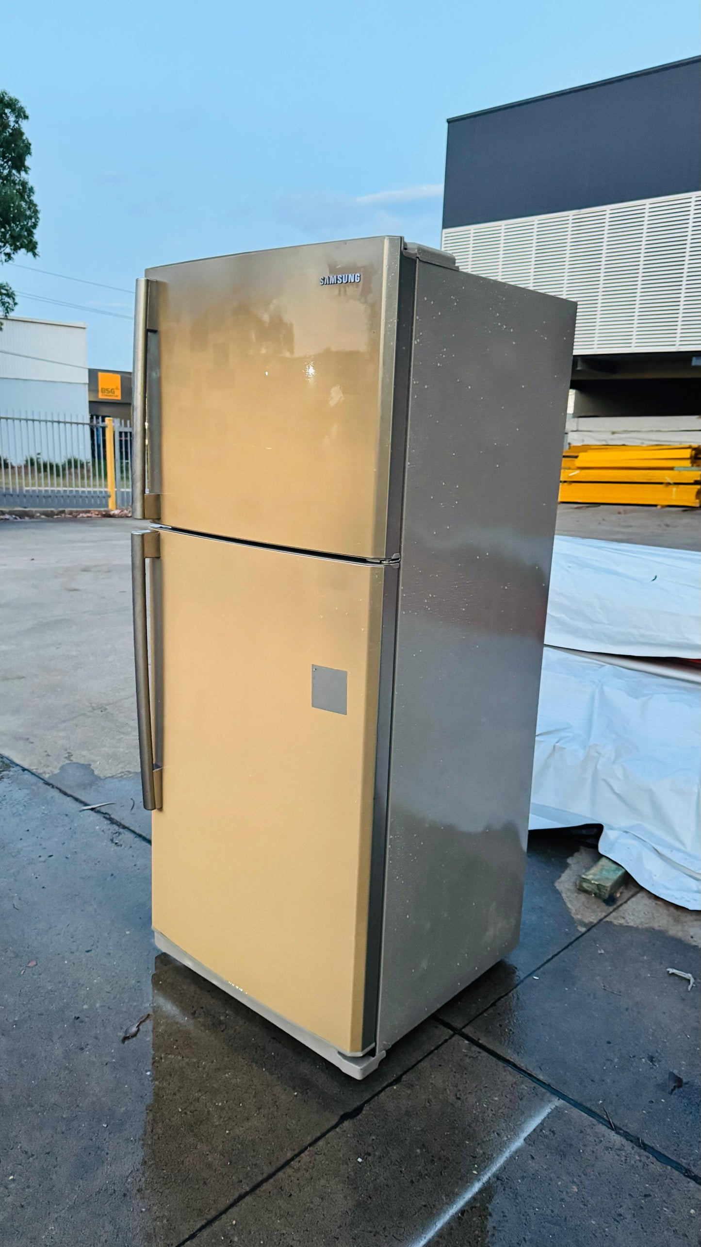 SAMSUNG 434 LITRES FRIDGE FREEZER