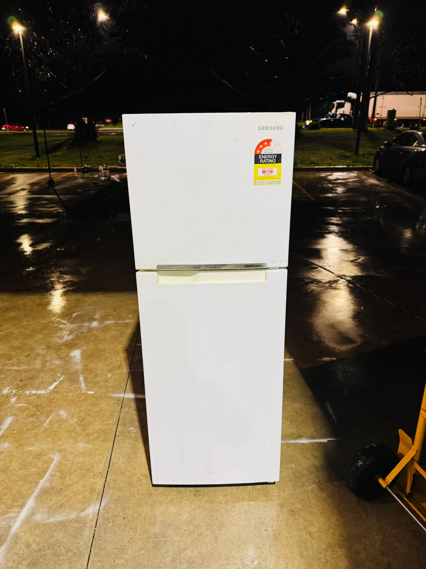 SAMSUNG 236 LITRES FRIDGE FREEZER