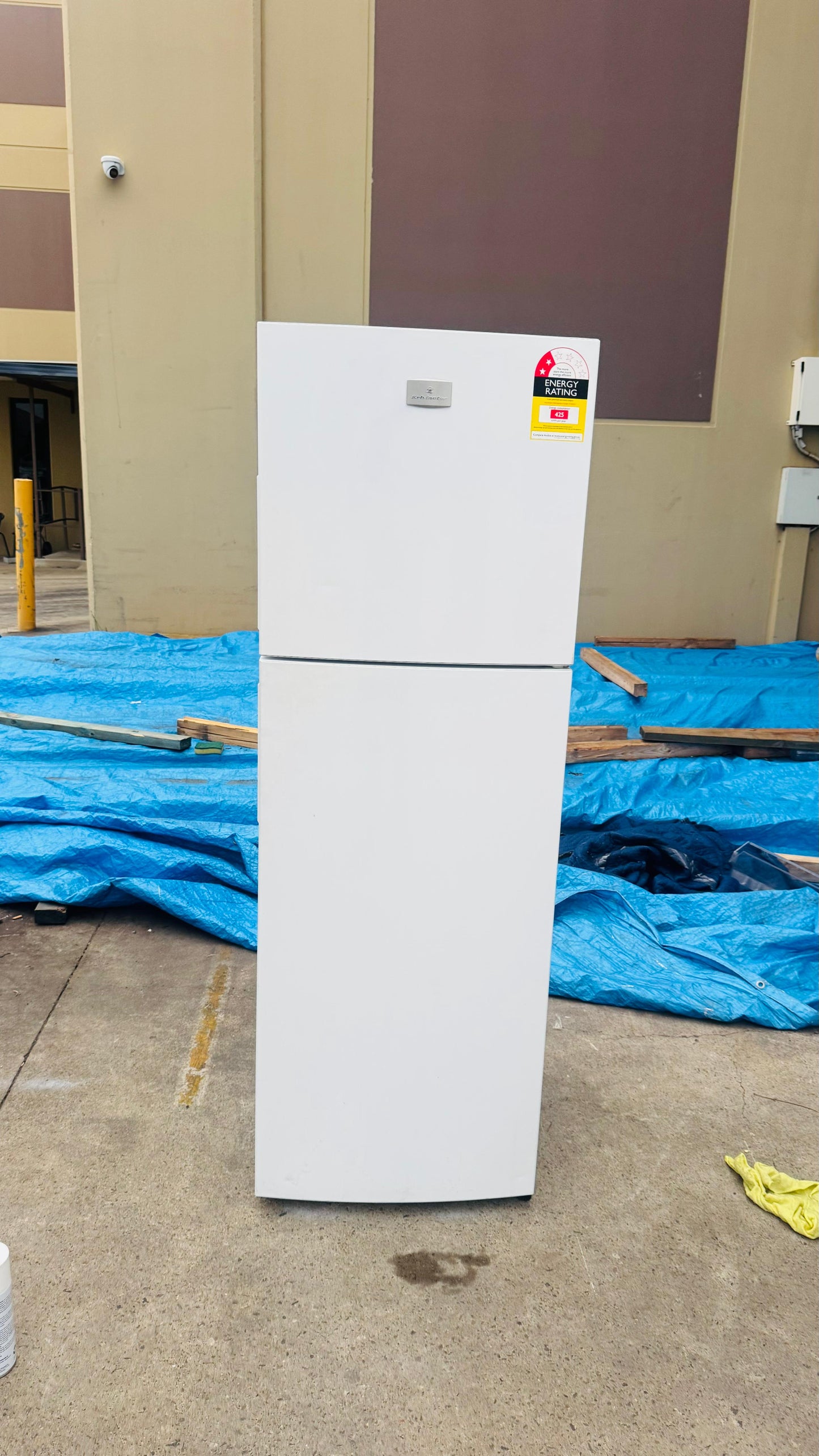 KELVINATOR 275 LITRES FRIDGE FREEZER