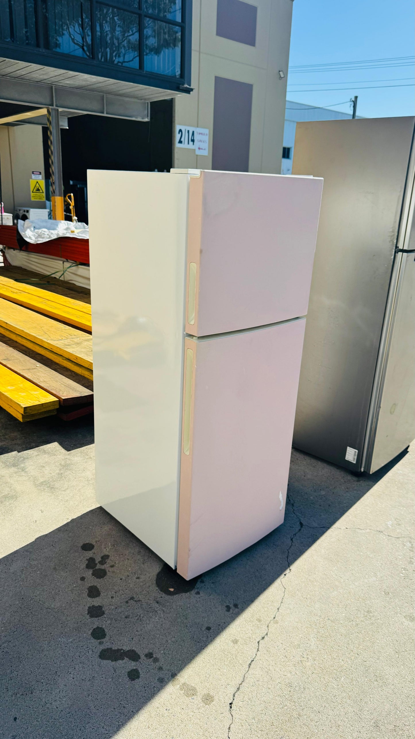 HAIER 224 LITRES FRIDGE FREEZER