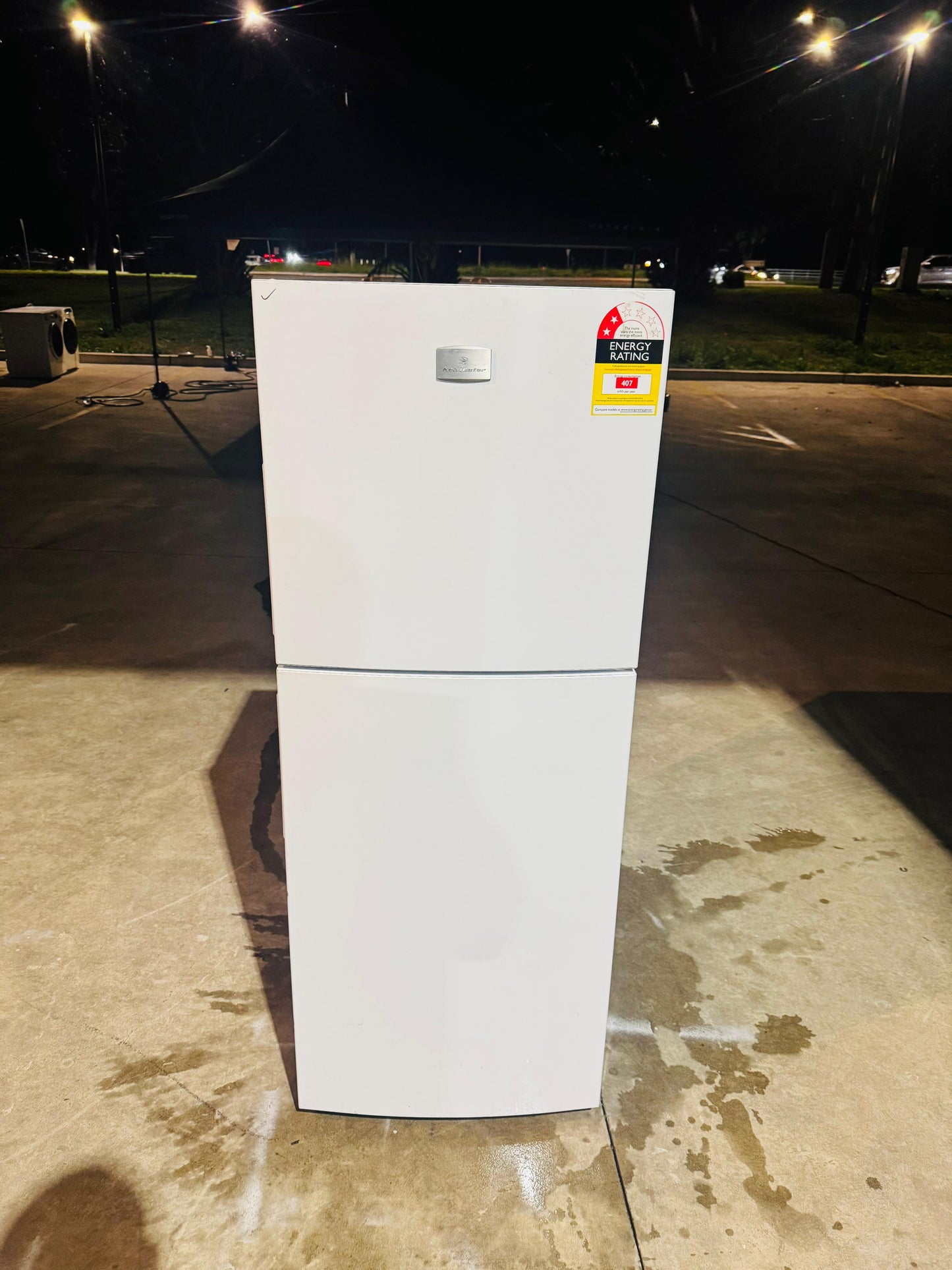 KELVINATOR 231 LITRES FRIDGE FREEZER