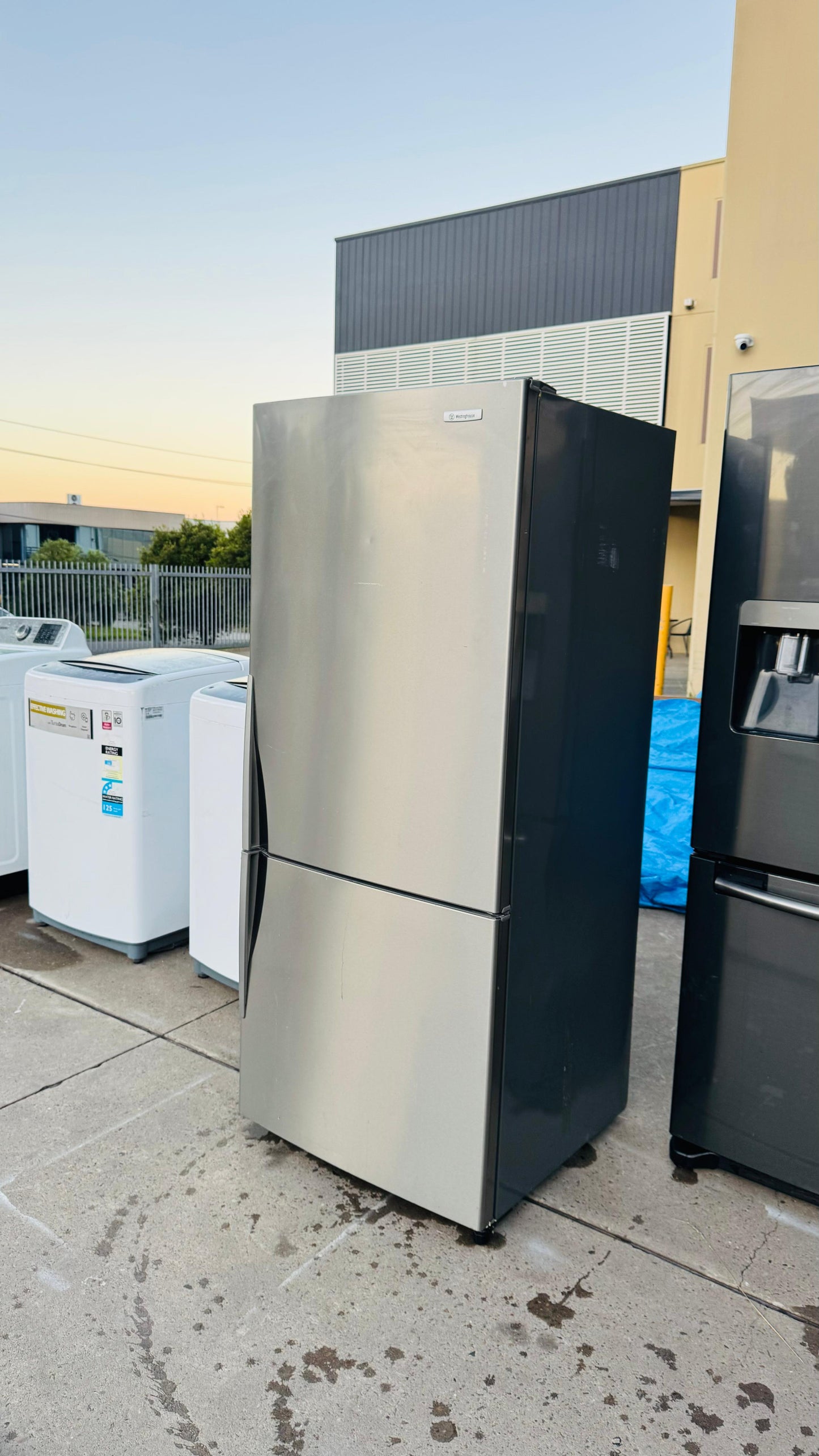 WESTINGHOUSE 430 LITRES FRIDGE FREEZER