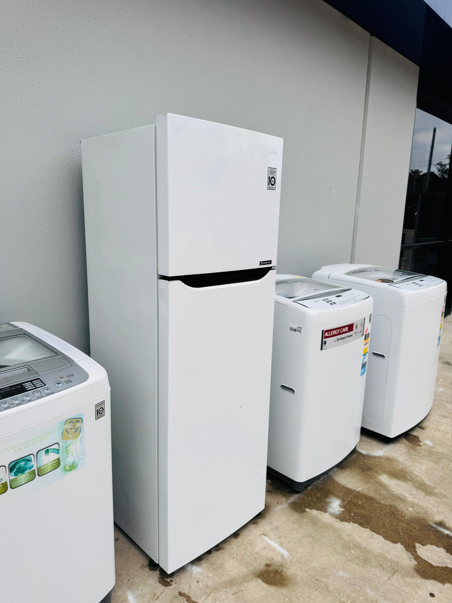LG 279 LITRES FRIDGE FREEZER