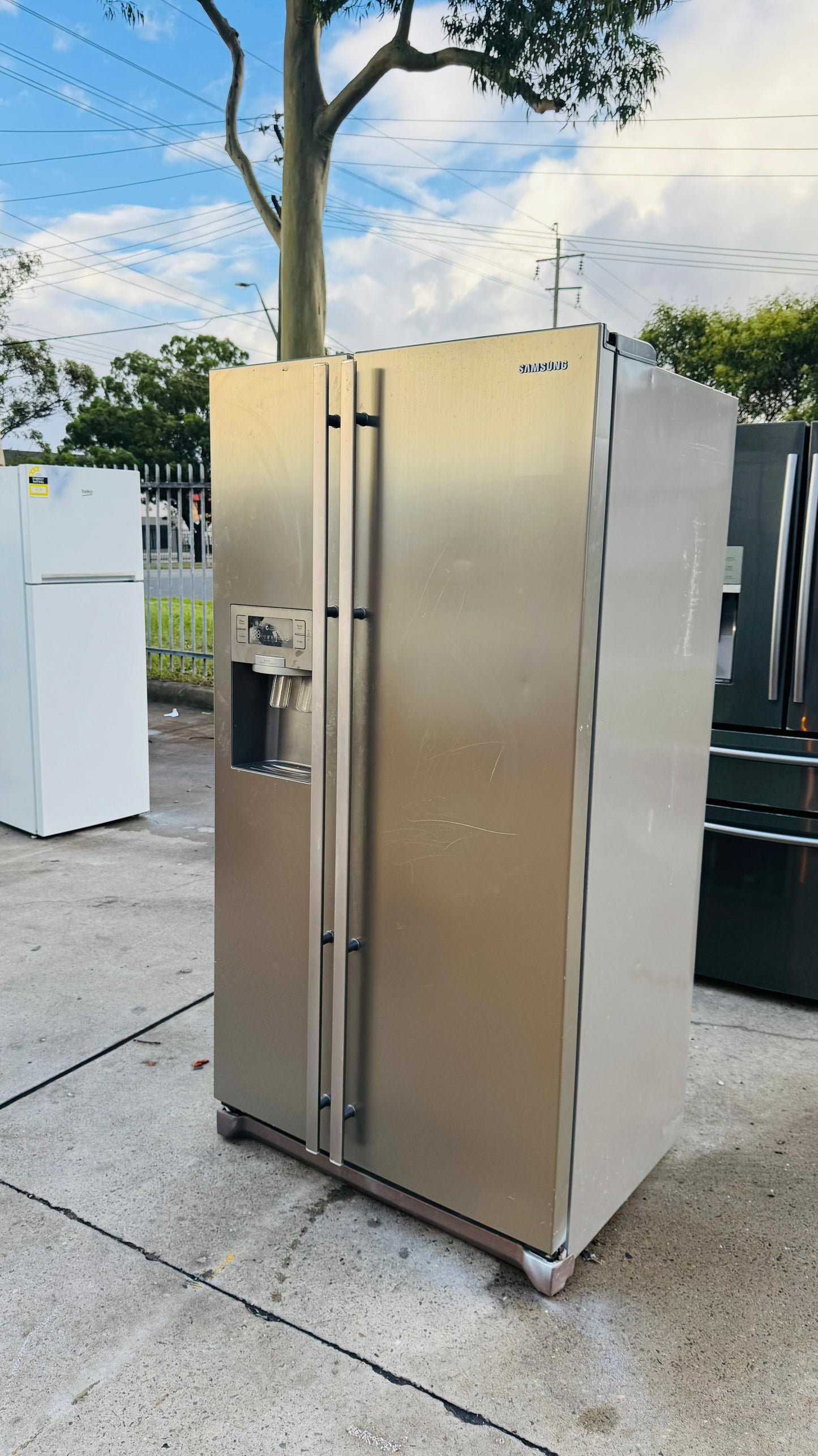 SAMSUNG 702 LITRES SIDE BY SIDE DOOR FRIDGE FREEZER