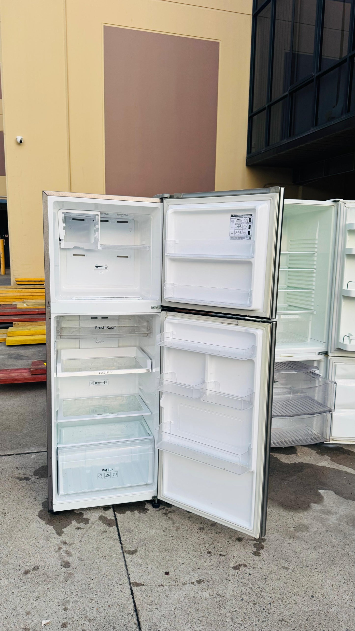 SAMSUNG 320 LITRES FRIDGE FREEZER