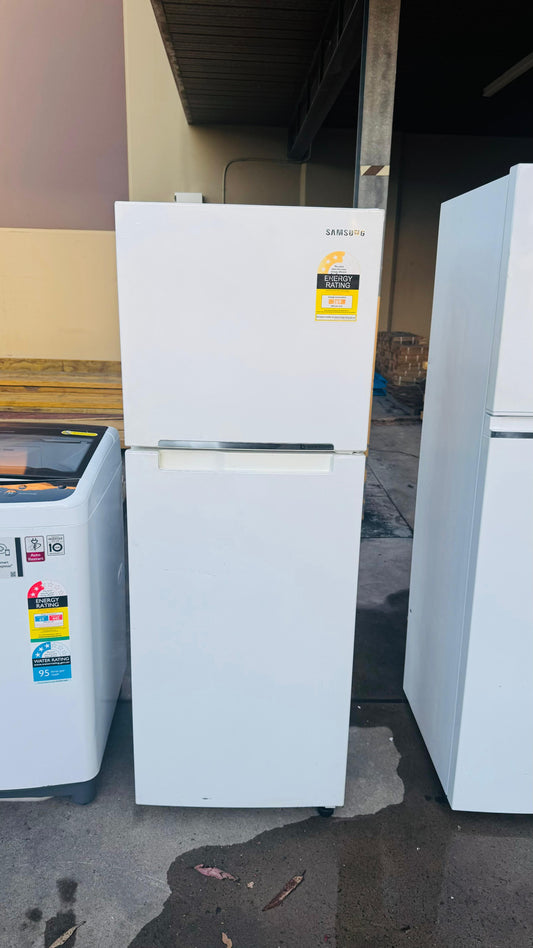SAMSUNG 255 LITRES FRIDGE FREEZER