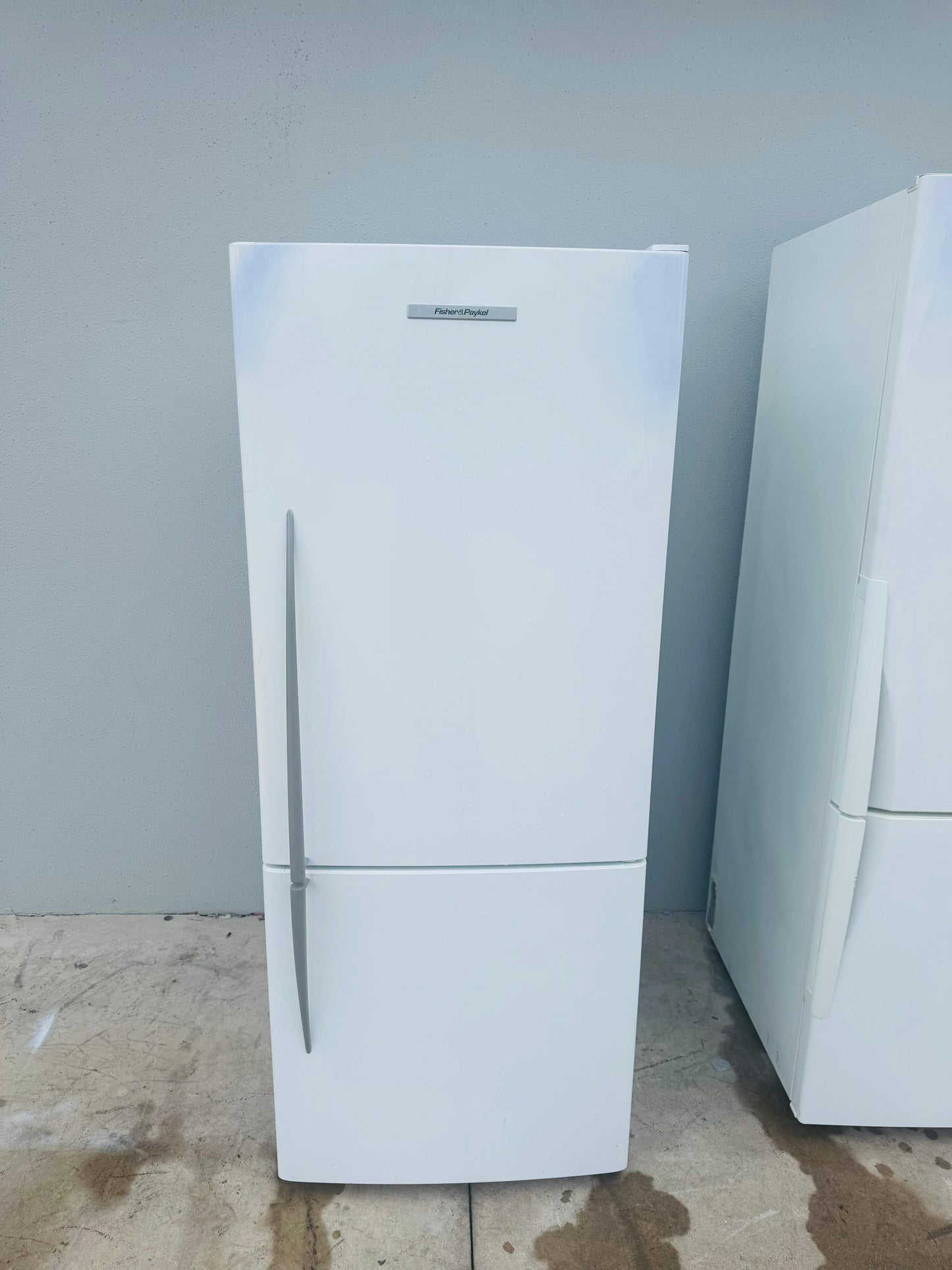 FISHER AND PAYKEL 373 LITRES FRIDGE FREEZER