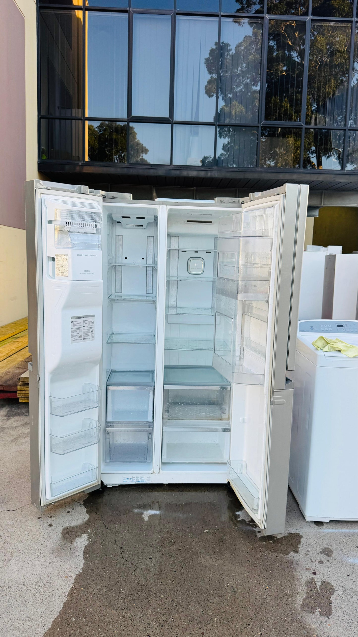 LG SIDE BY SIDE 661 LITRES FRIDGE FREEZER