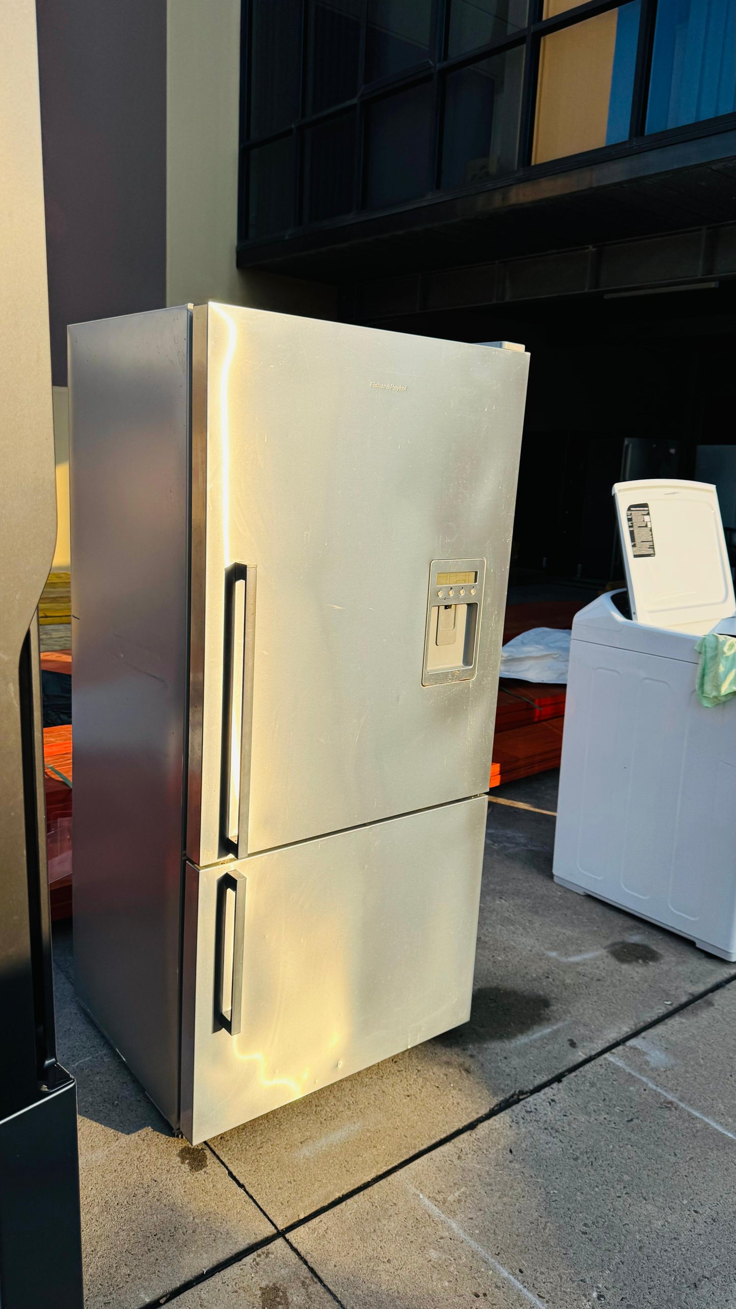FISHER AND PAYKEL 519 LITRES FRIDGE FREEZER