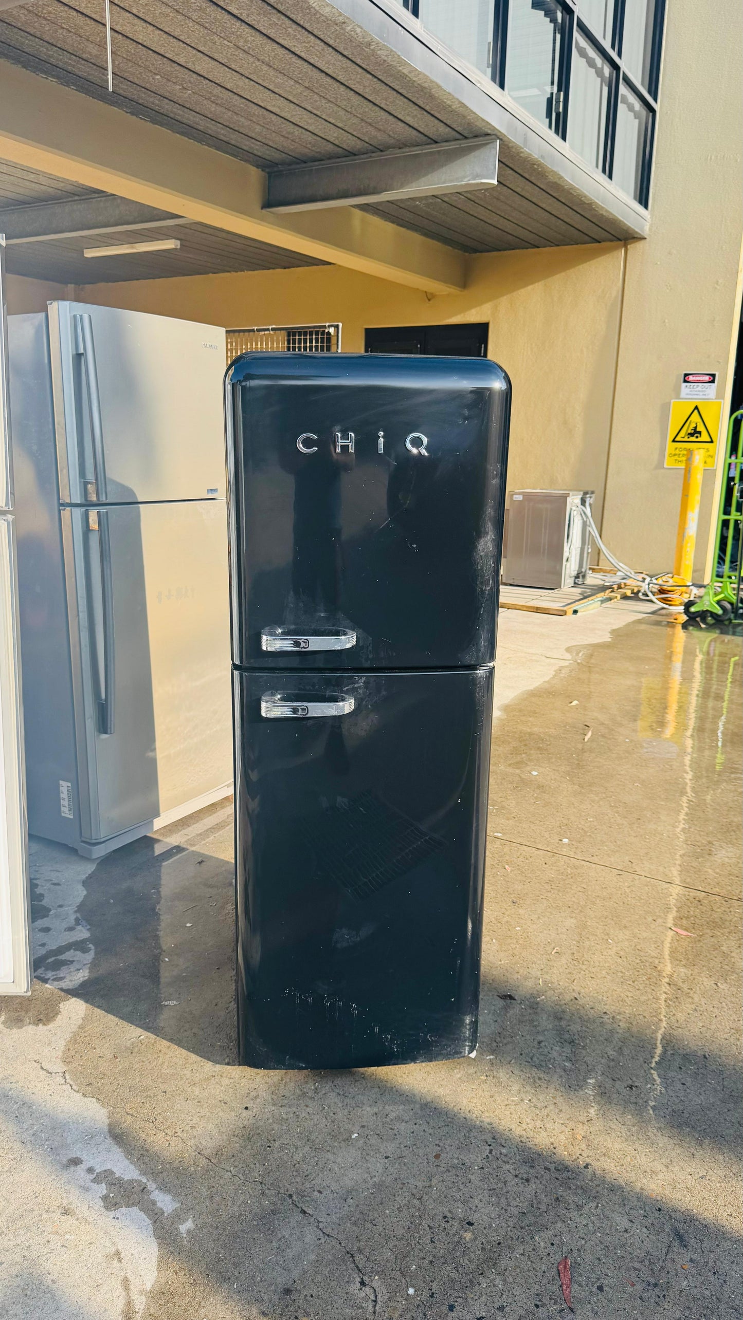CHIQ 216 LITRES FRIDGE FREEZER