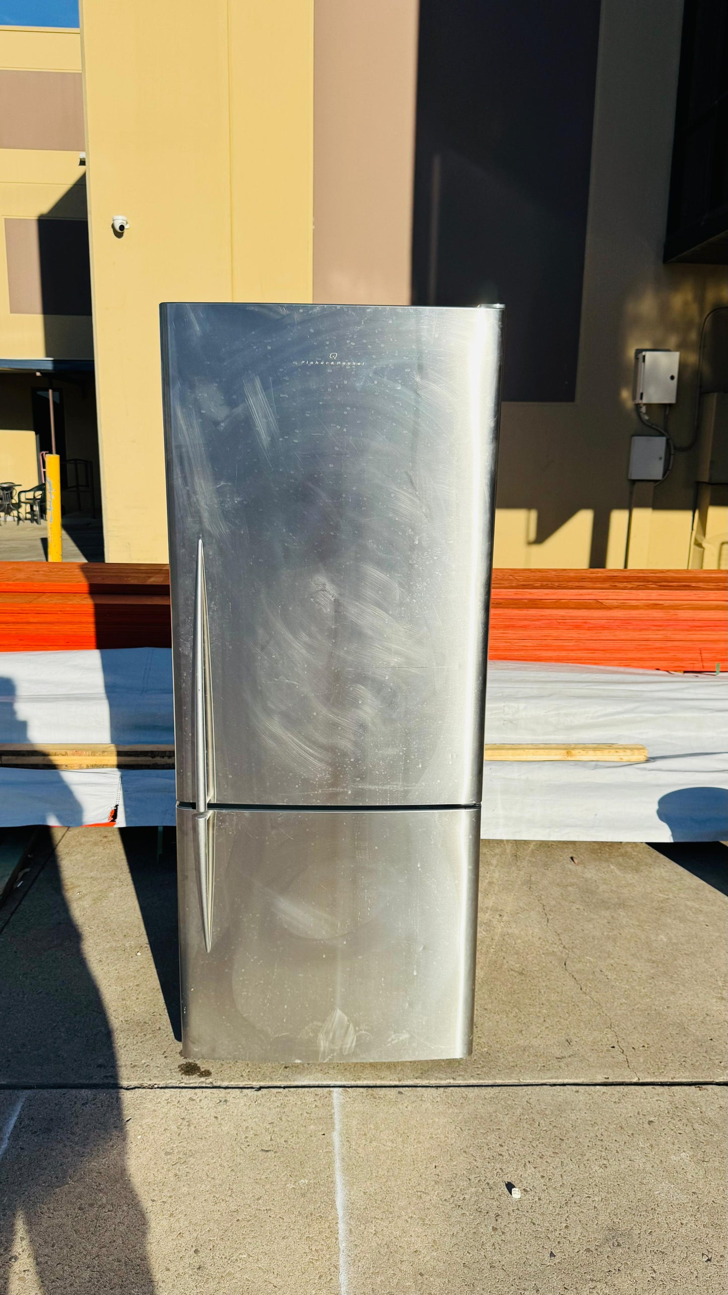 FISHER AND PAYKEL 442 LITRES FRIDGE FREEZER