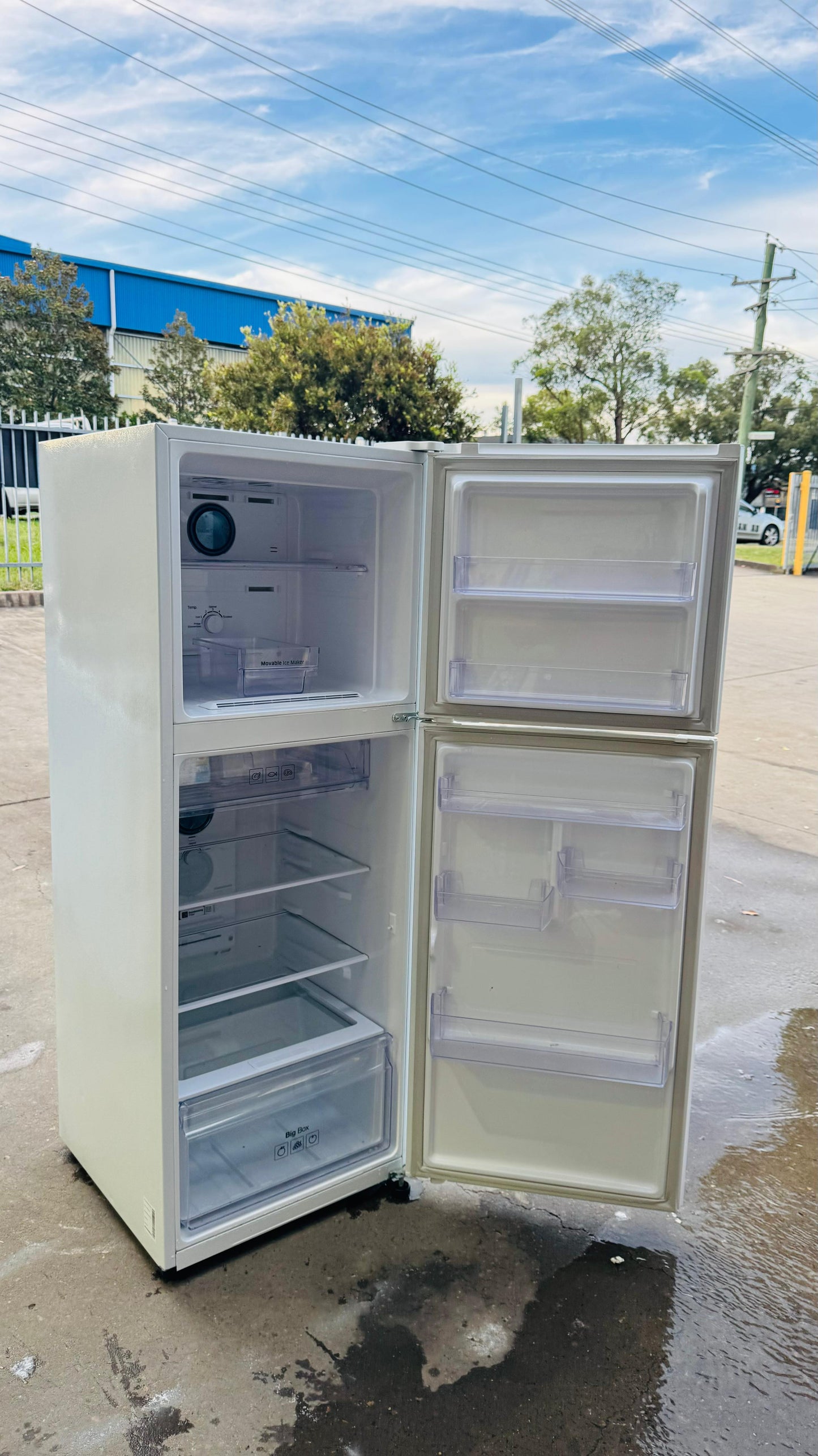 SAMSUNG 318 LITRES FRIDGE FREEZER