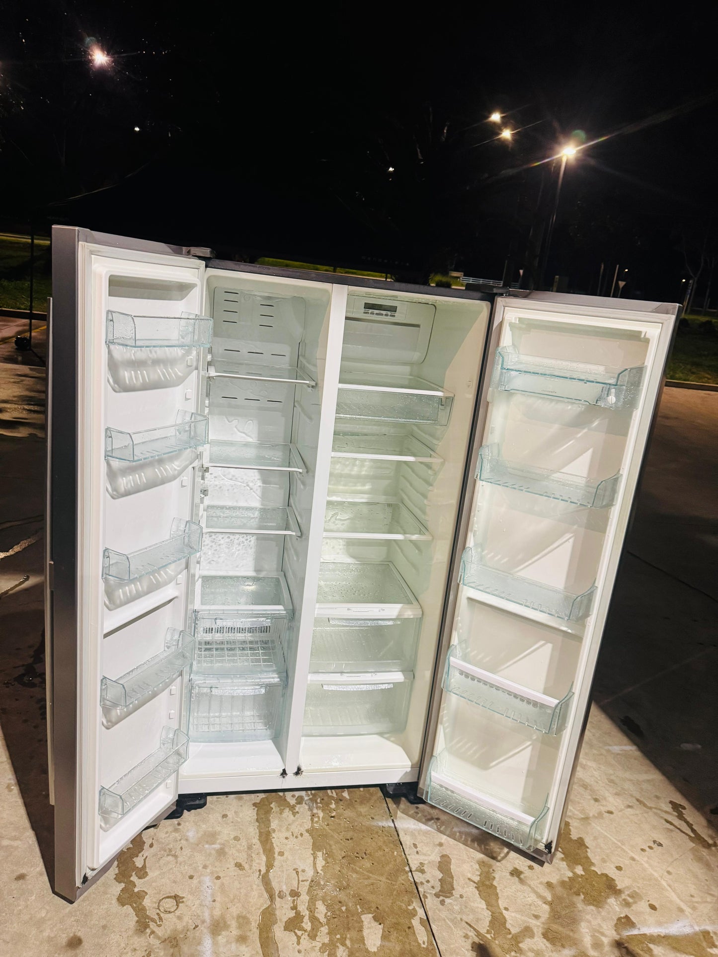 WESTING HOUSE SIDE BY SIDE 606 LITRES FRIDGE FREEZER
