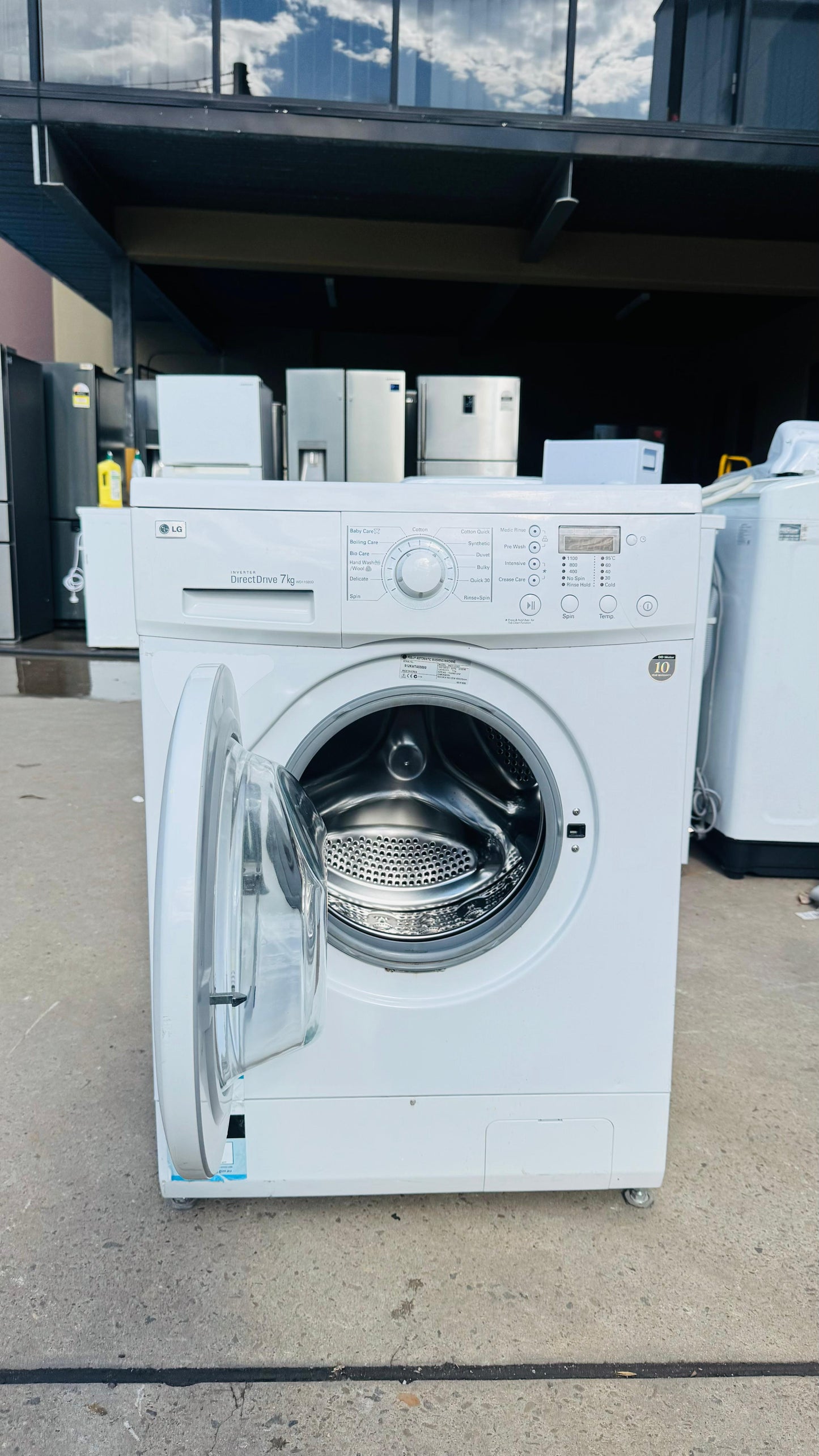 LG 7KGS FRONT LOADER WASHING MACHINE
