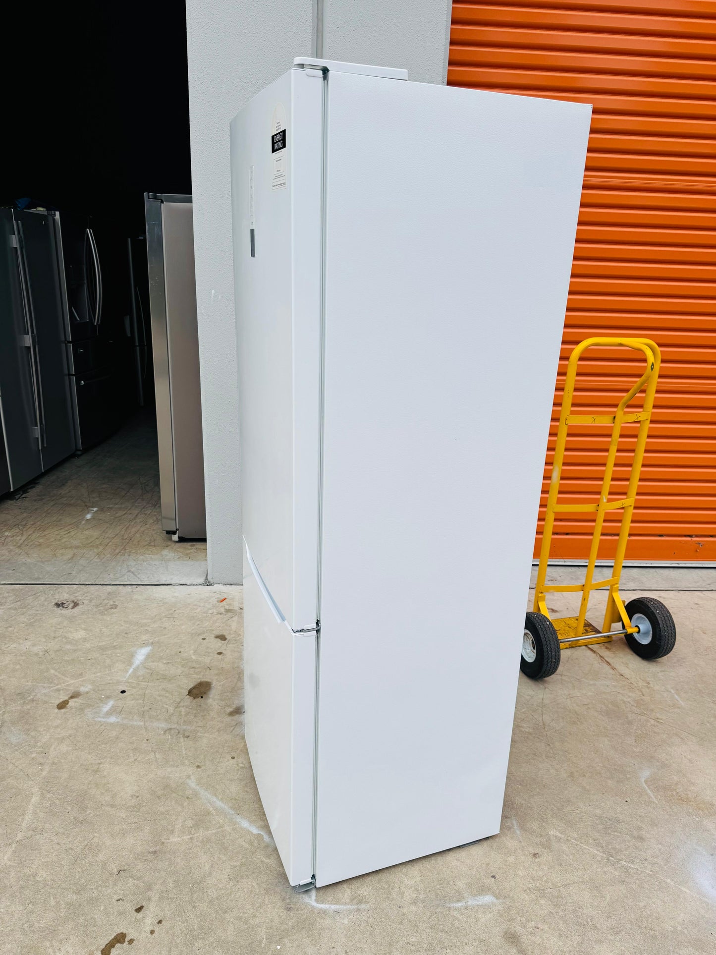 KOGAN 323 LITRES FRIDGE FREEZER