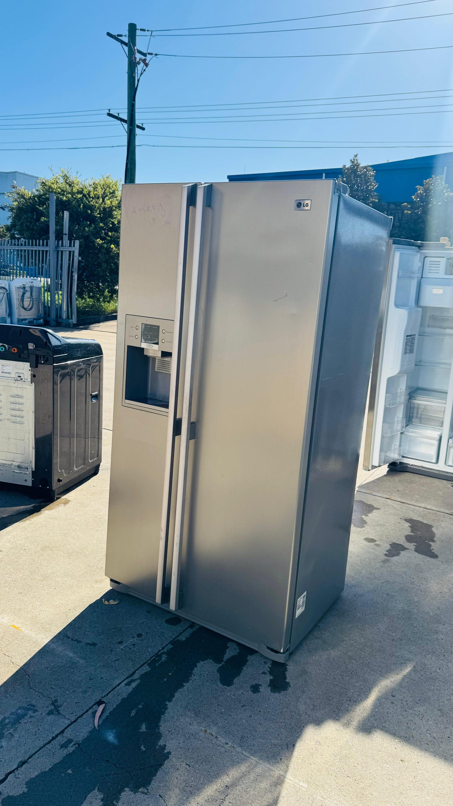 LG SIDE BY SIDE 567 LITRES FRIDGE FREEZER