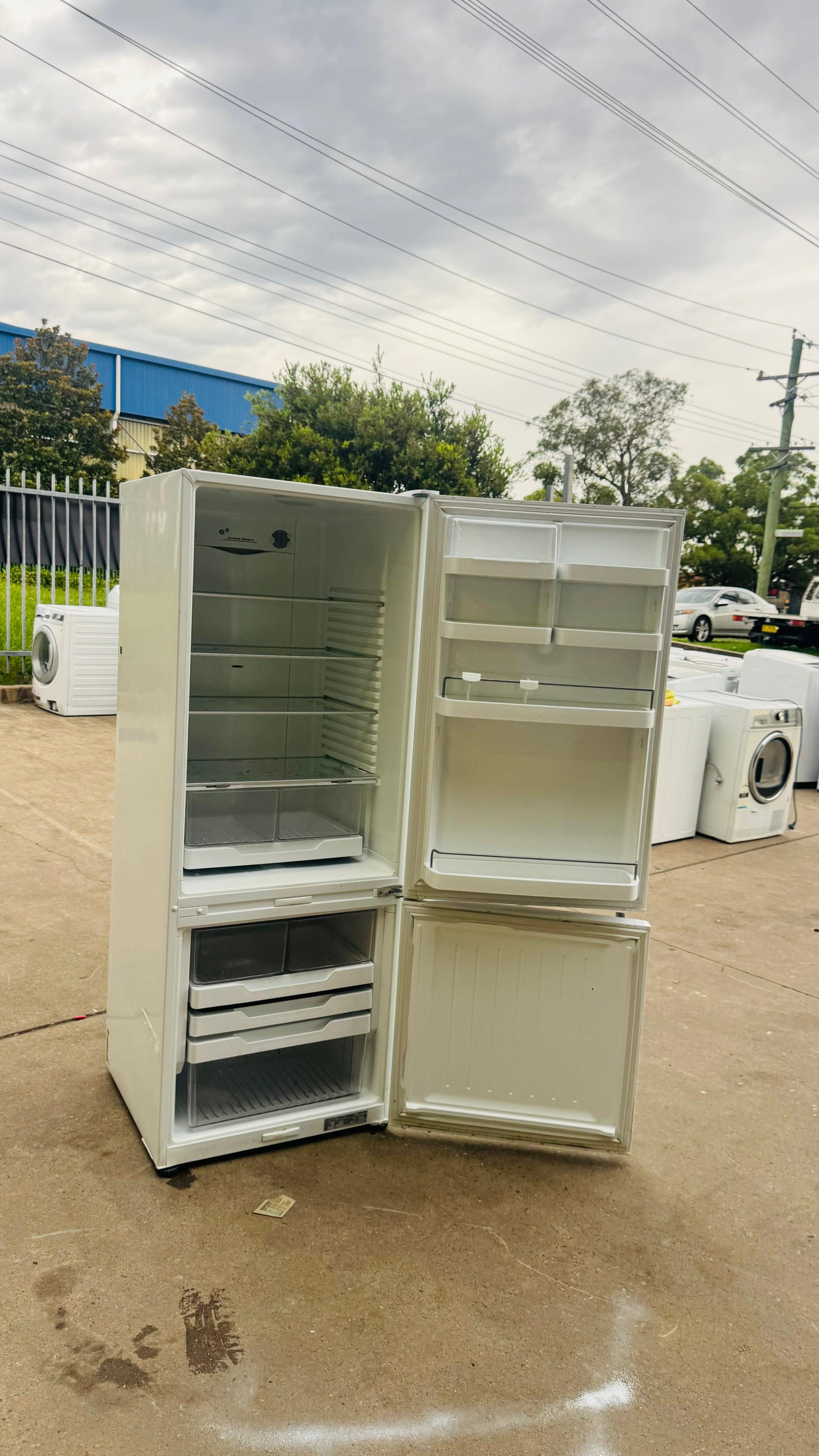 FISHER AND PAYKEL 403 LITRES FRIDGE FREEZER