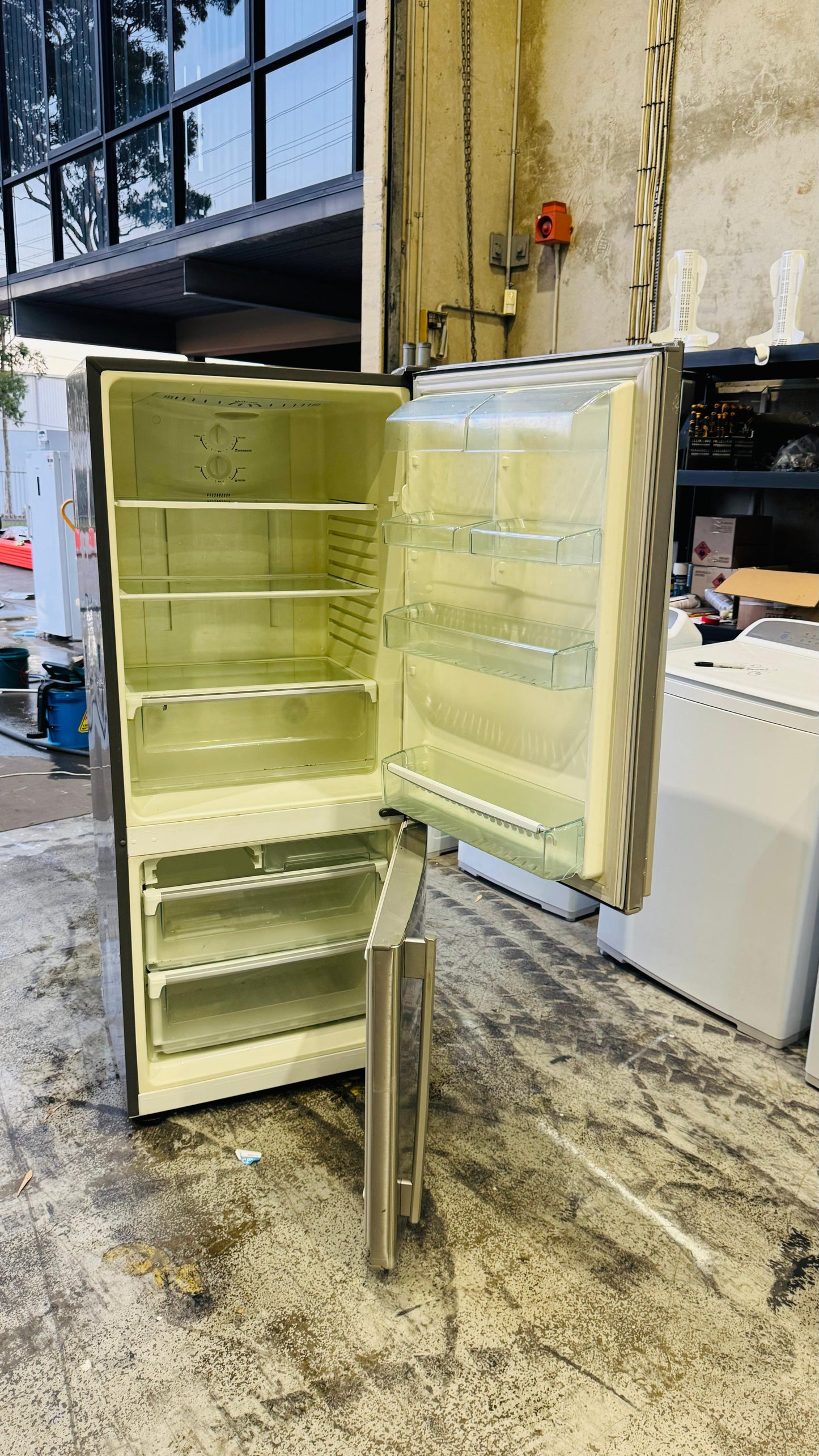 WESTINGHOUSE 420 LITRES FRIDGE FREEZER