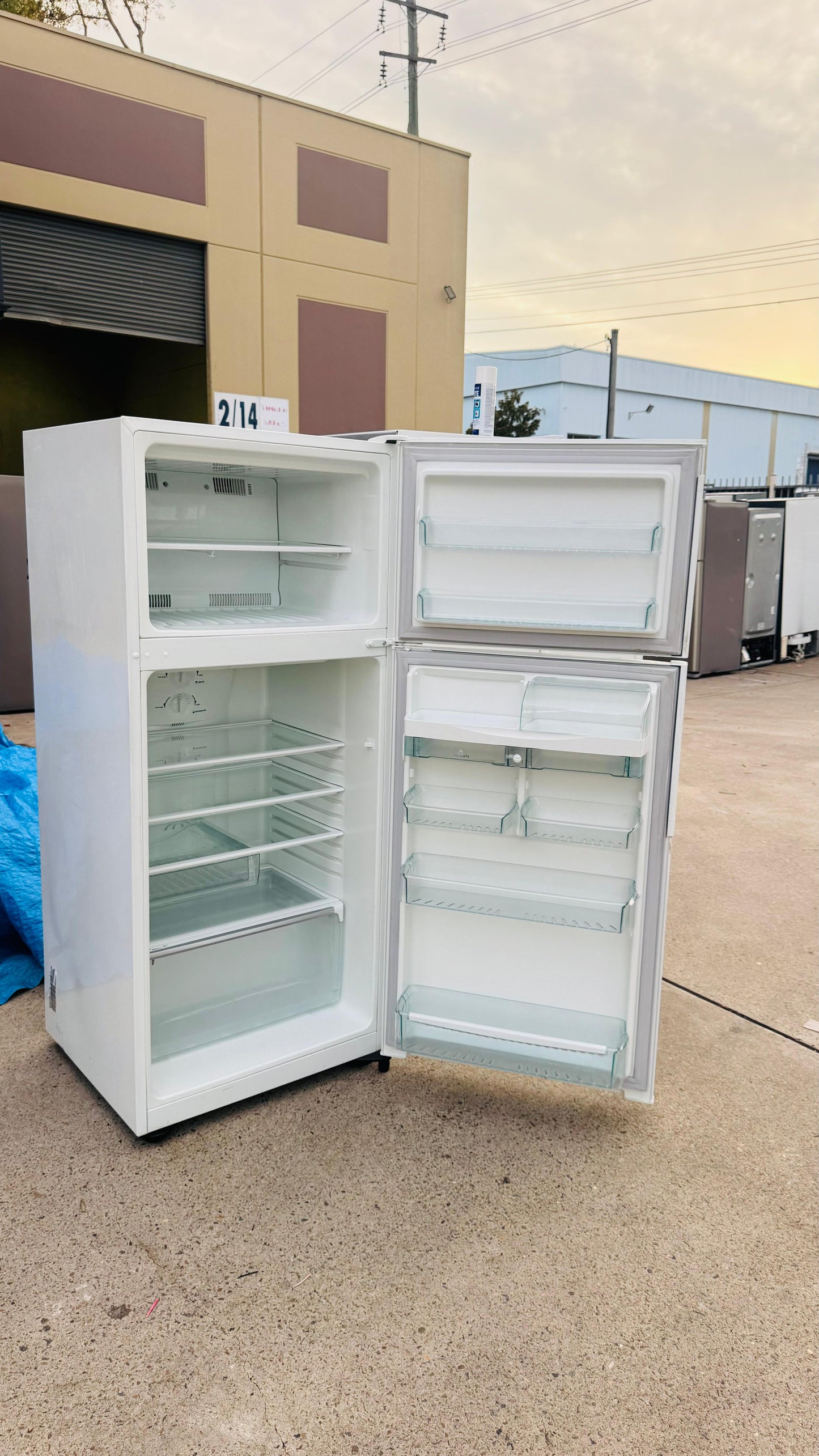 WESTINGHOUSE 420 LITRES FRIDGE FREEZER