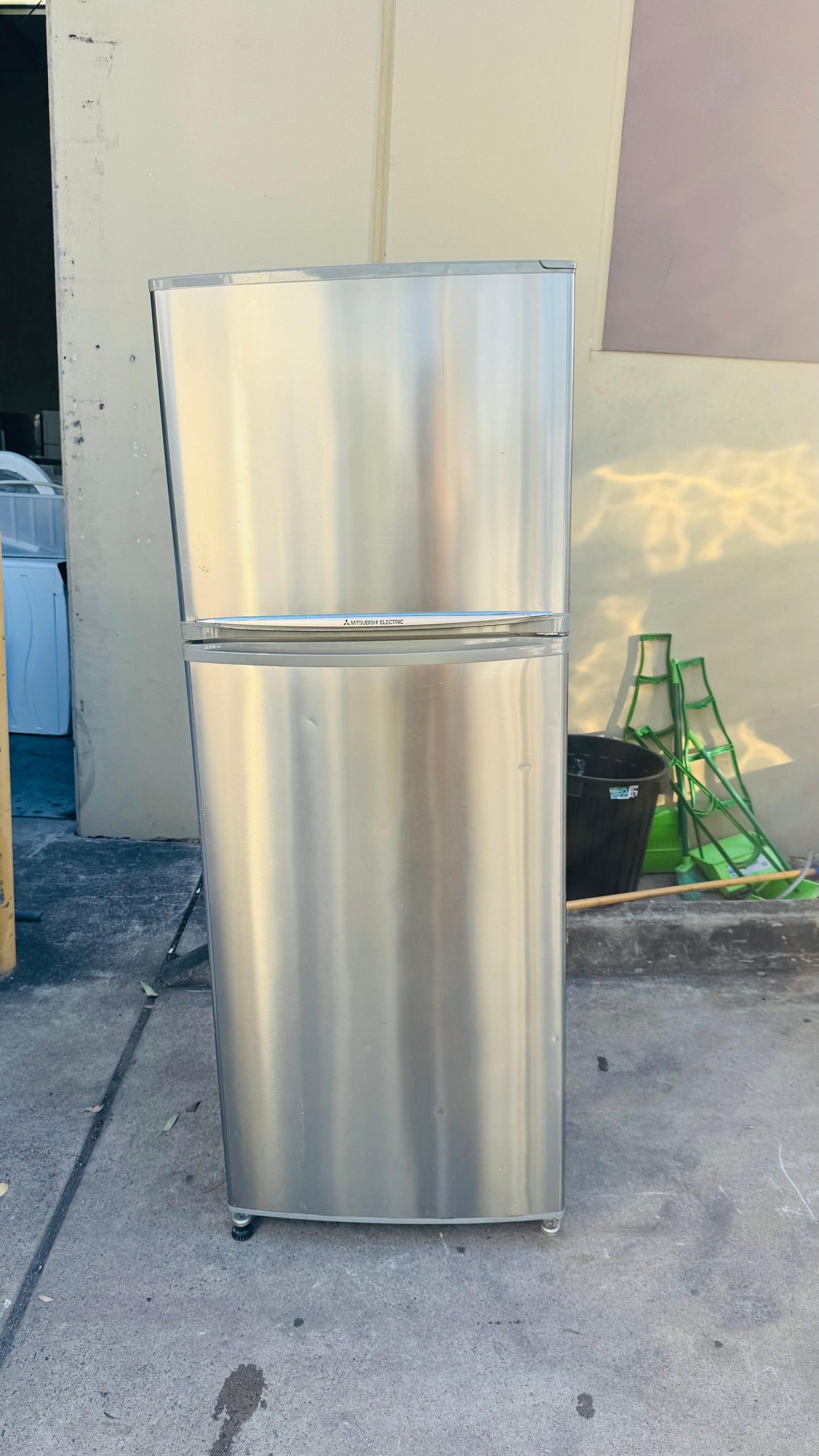 MITSUBUSHI 395 LITRES FRIDGE FREEZER