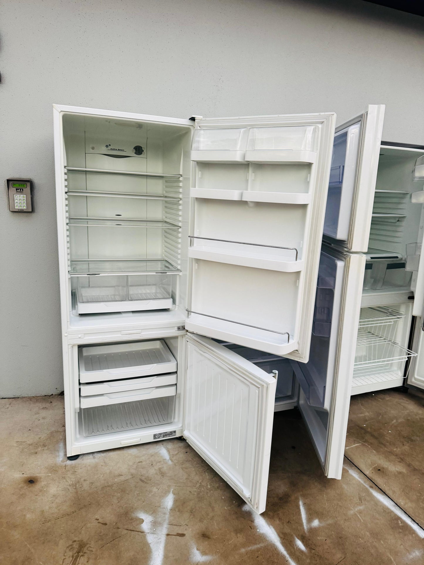 FISHER AND PAYKEL 403 LITRES FRIDGE FREEZER