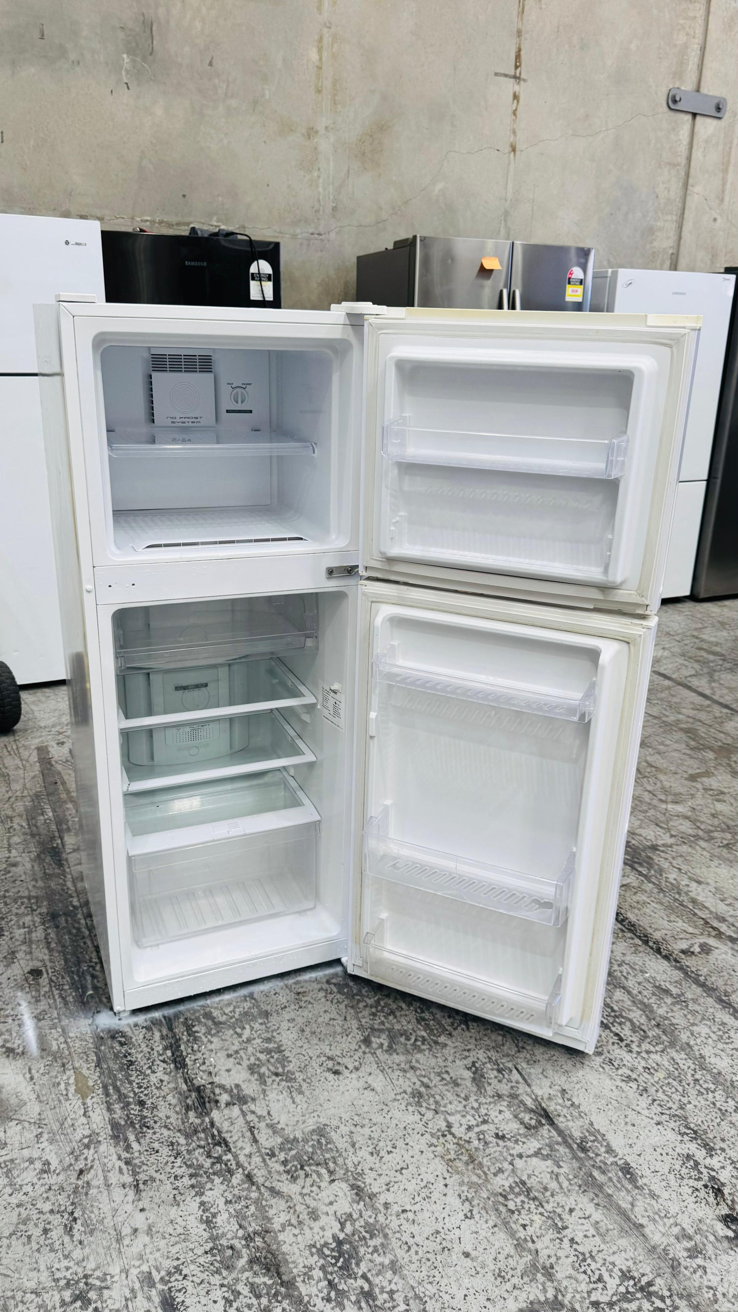 HAIER 224 LITRES FRIDGE FREEZER