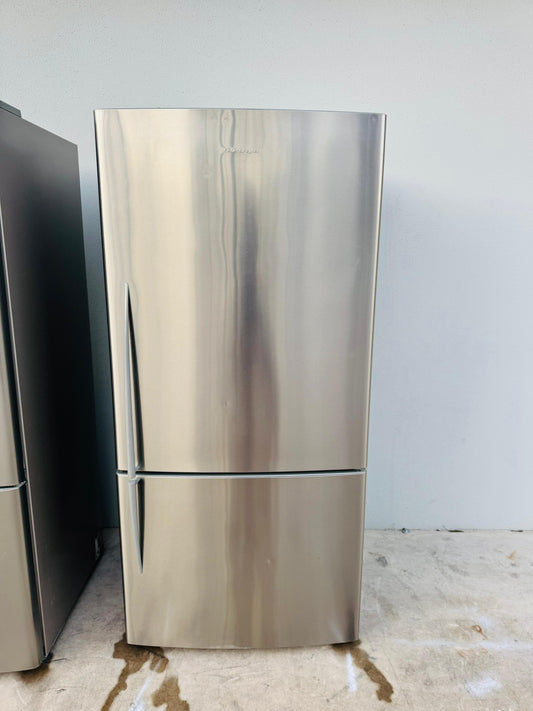 FISHER AND PAYKEL 519 LITRES FRIDGE FREEZER