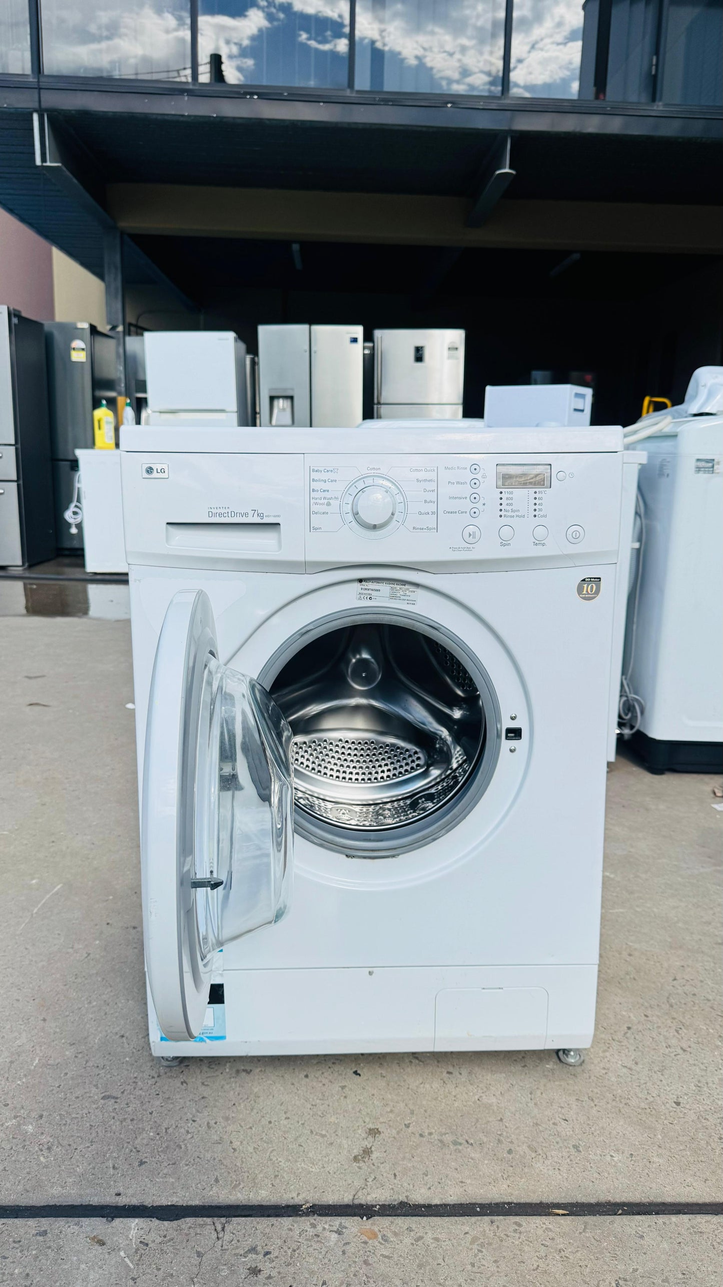 LG 7KGS FRONT LOADER WASHING MACHINE