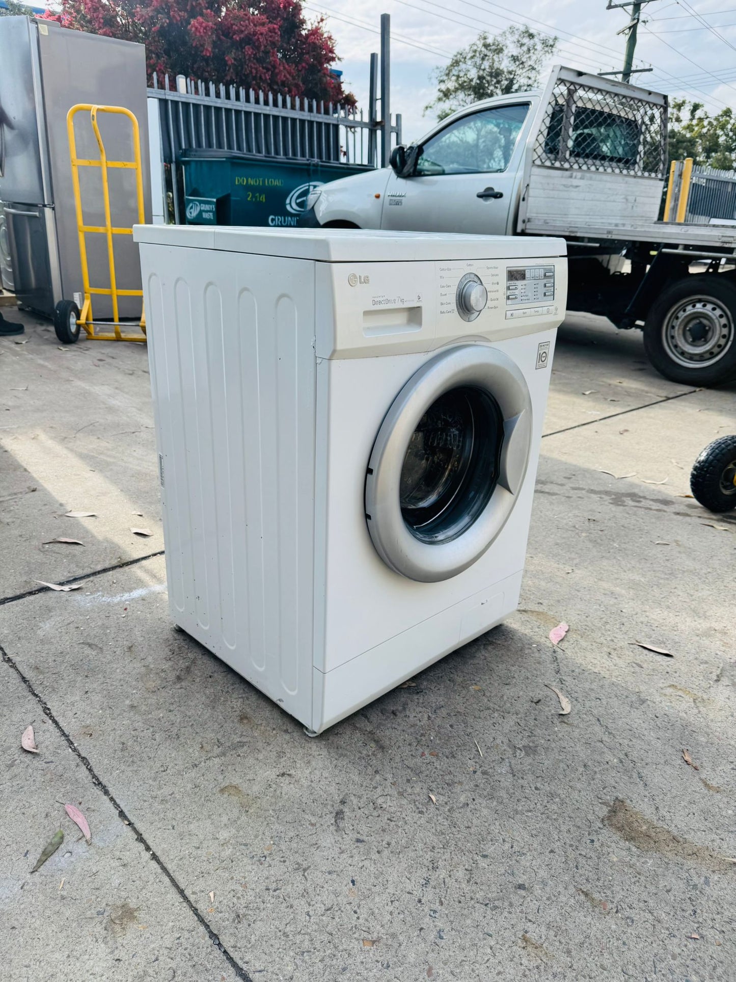 LG 7.5KGS FRONT LOADER WASHING MACHINE