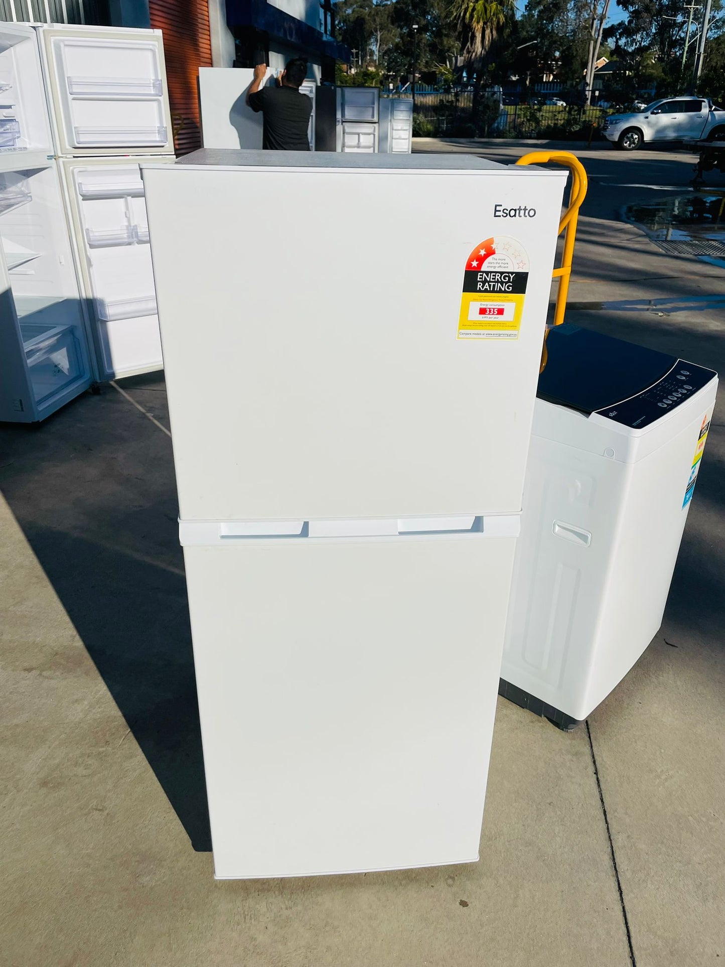 ESATO 207 LITRES FRIDGE FREEZER & SOLT 5.5 KGS TOP LOADER WASHING MACHINE COMBO PACKAGE DEAL