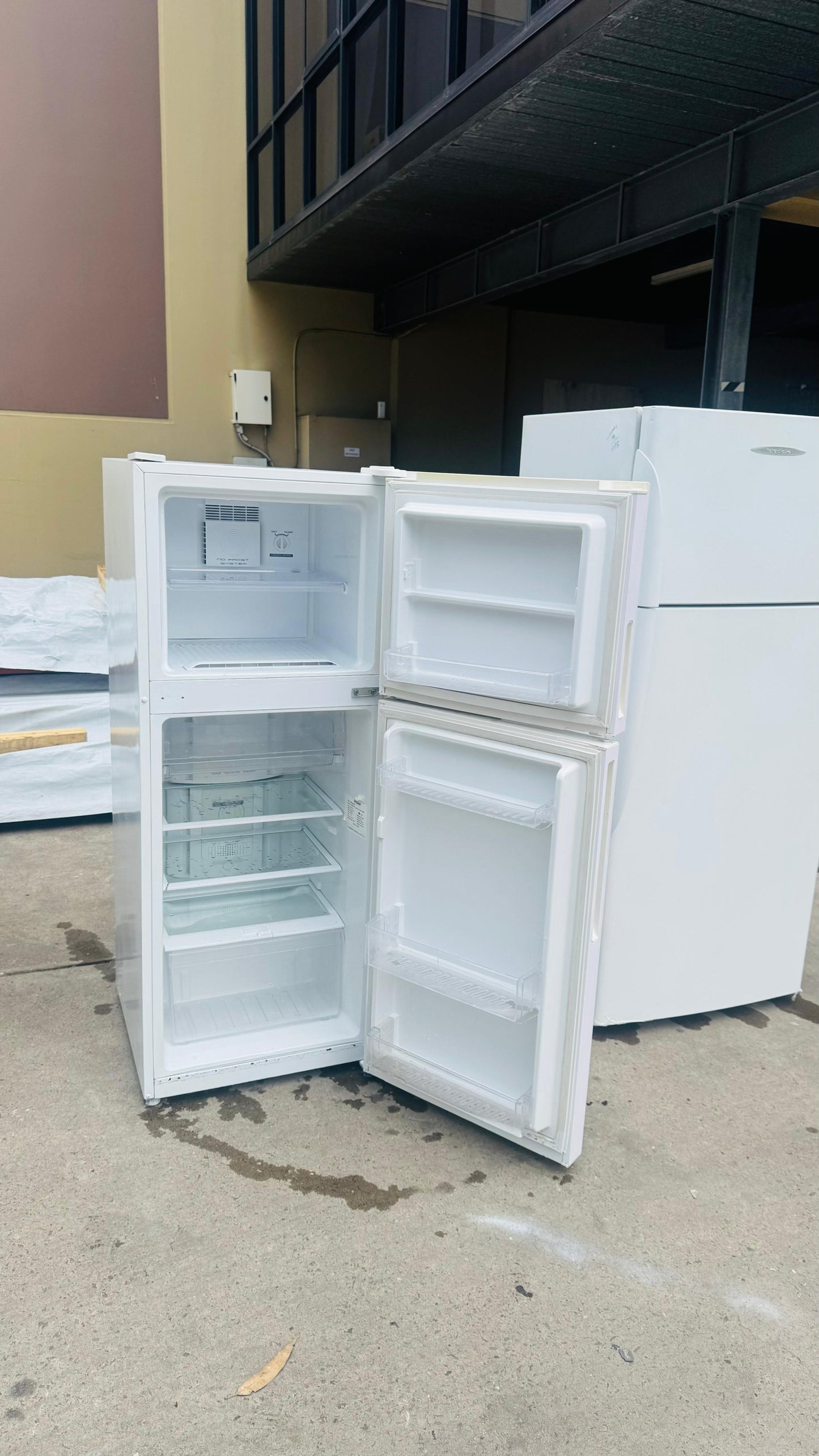 HAIER 224 LITRES FRIDGE FREEZER